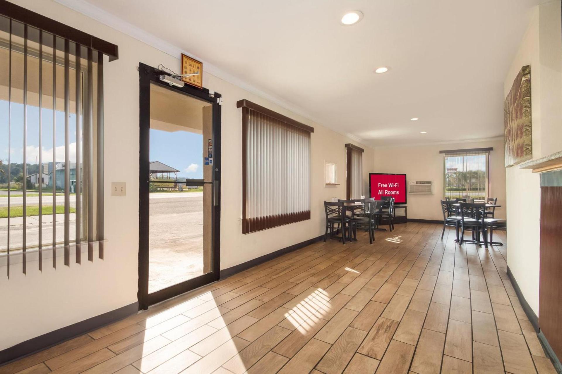 Red Roof Inn Santee photo 23