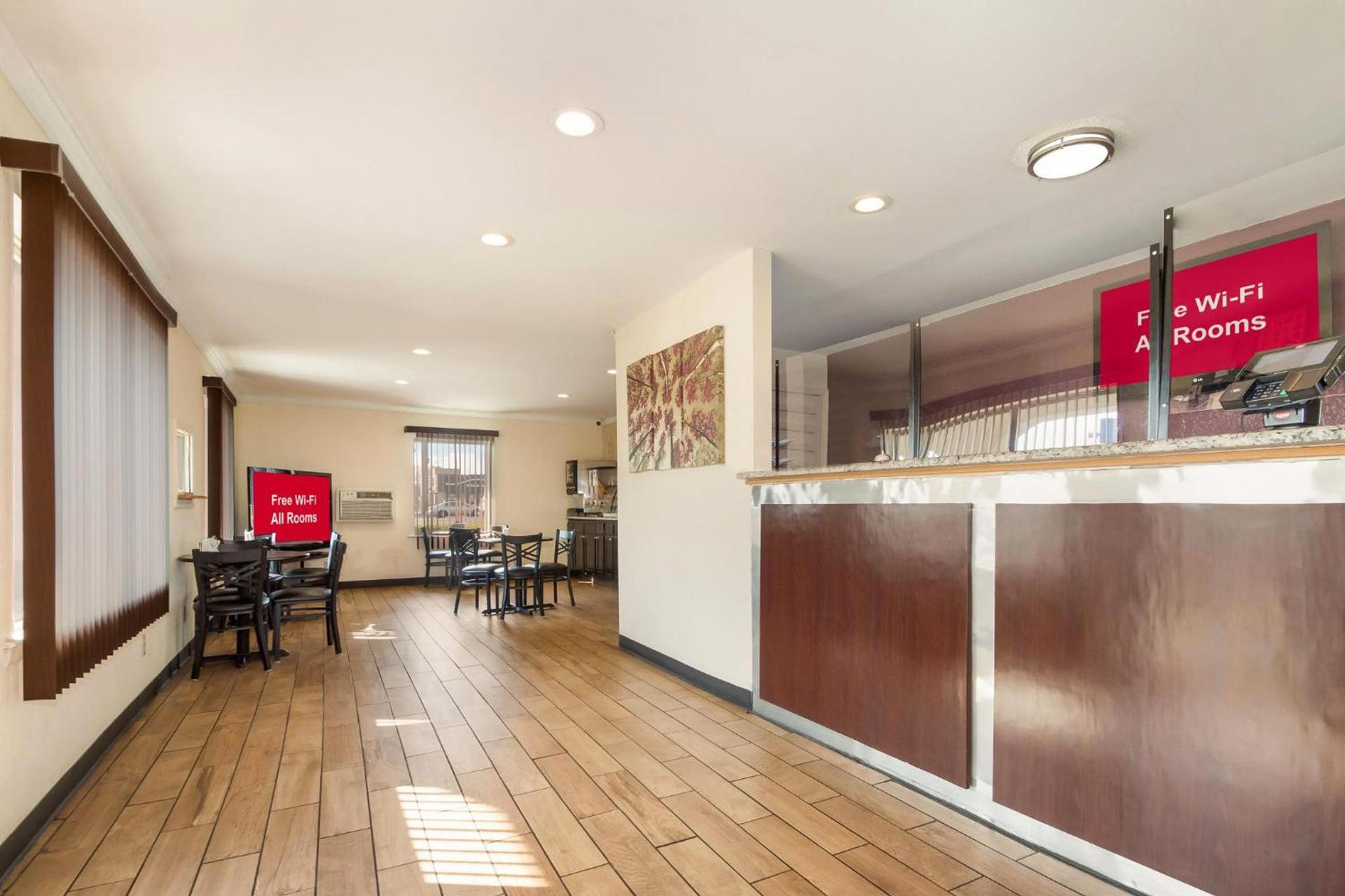 Red Roof Inn Santee photo 22