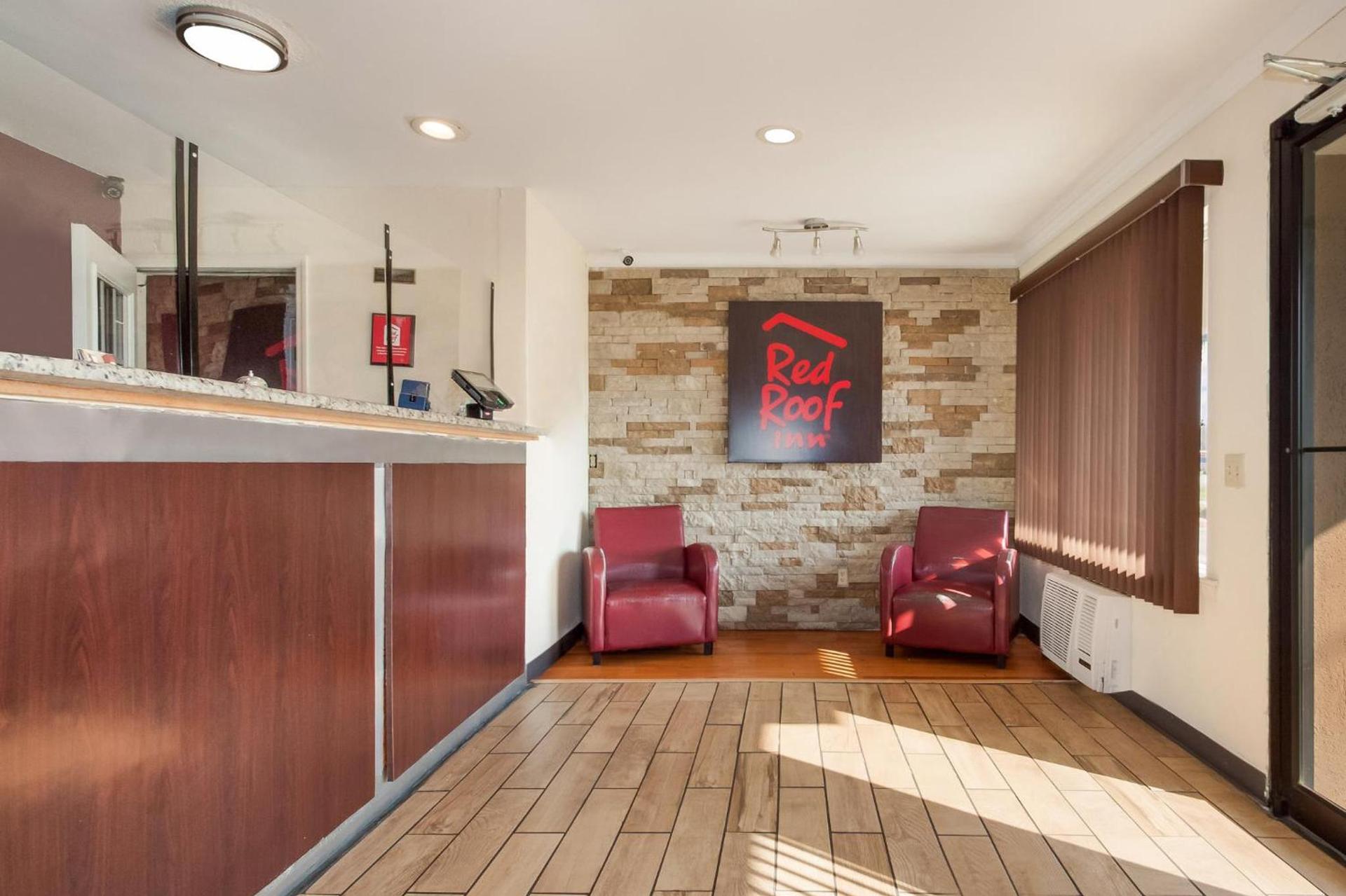 Red Roof Inn Santee photo 21