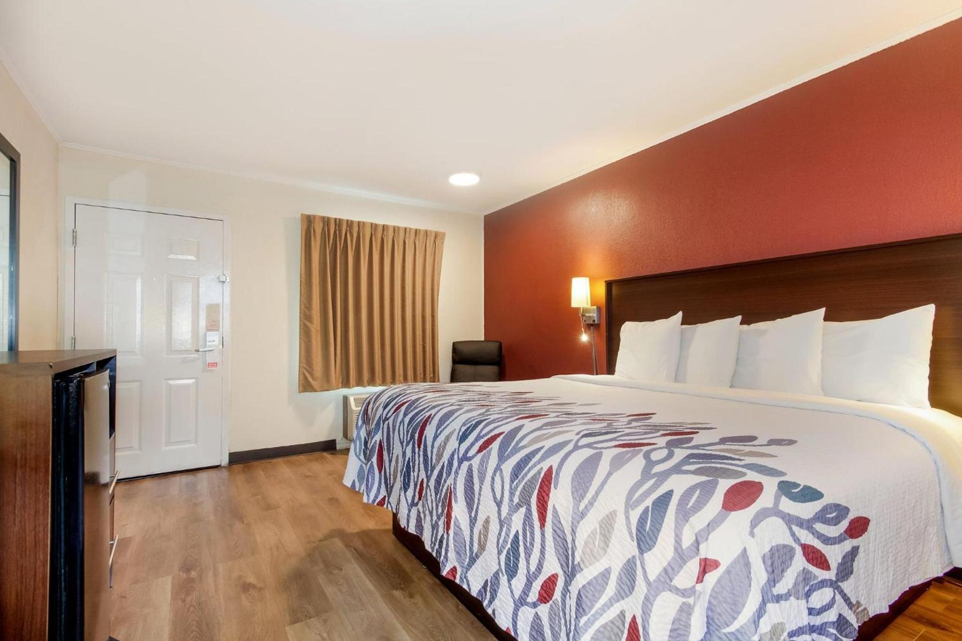 Red Roof Inn Santee photo 25