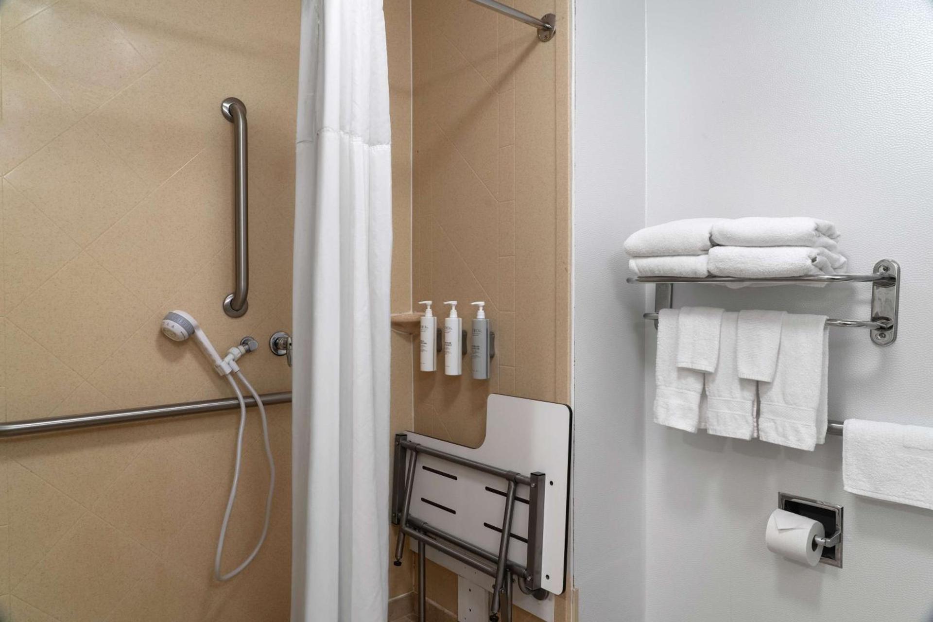 Hampton Inn South Kingstown - Newport Area photo 20