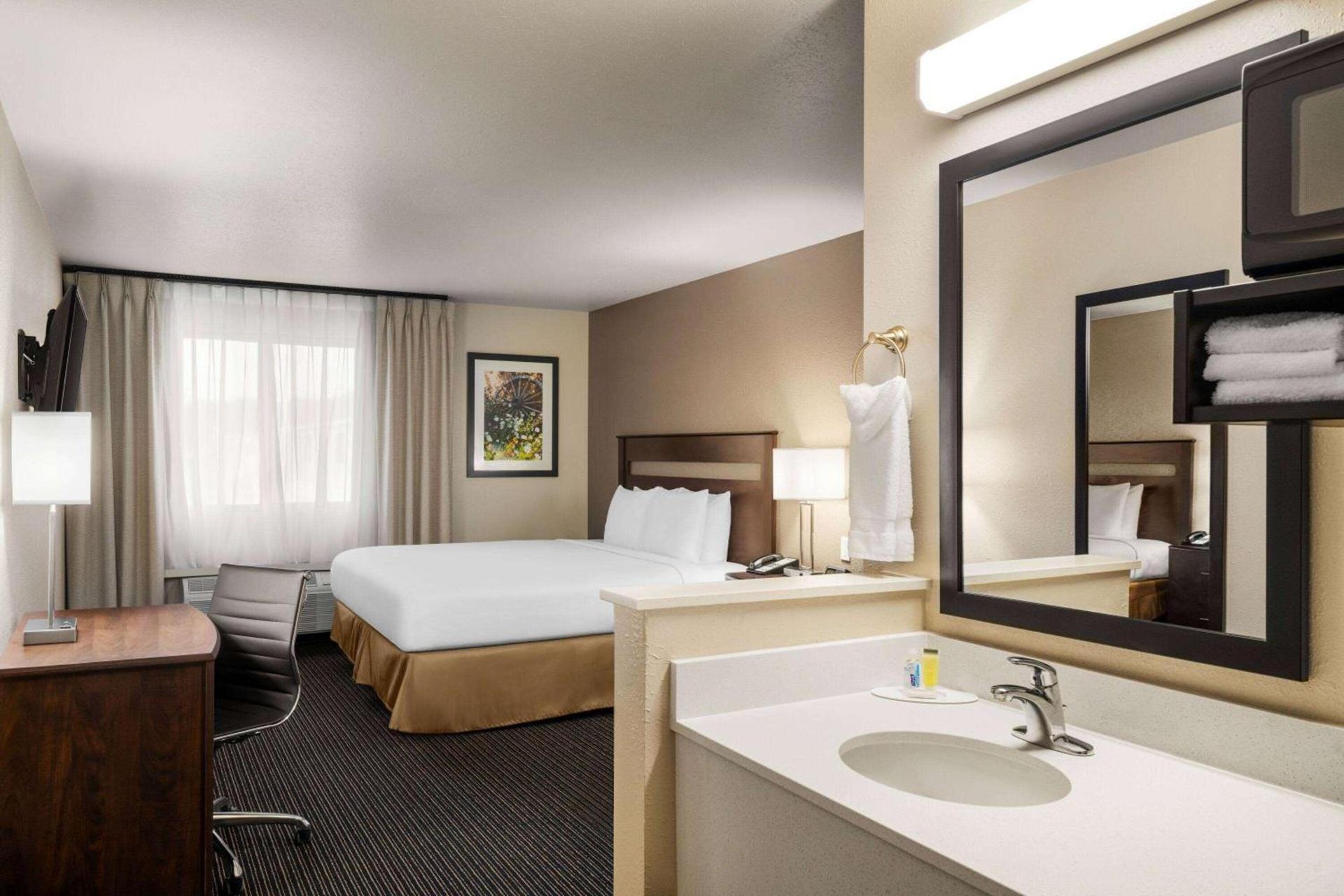 Travelodge by Wyndham Dexter photo 11
