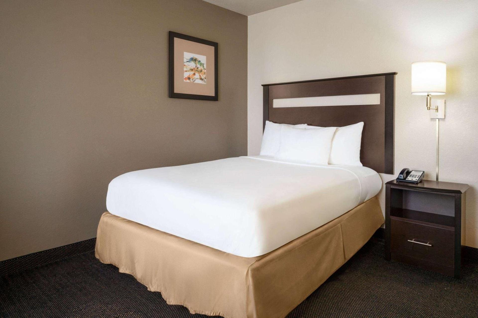 Travelodge by Wyndham Dexter photo 24