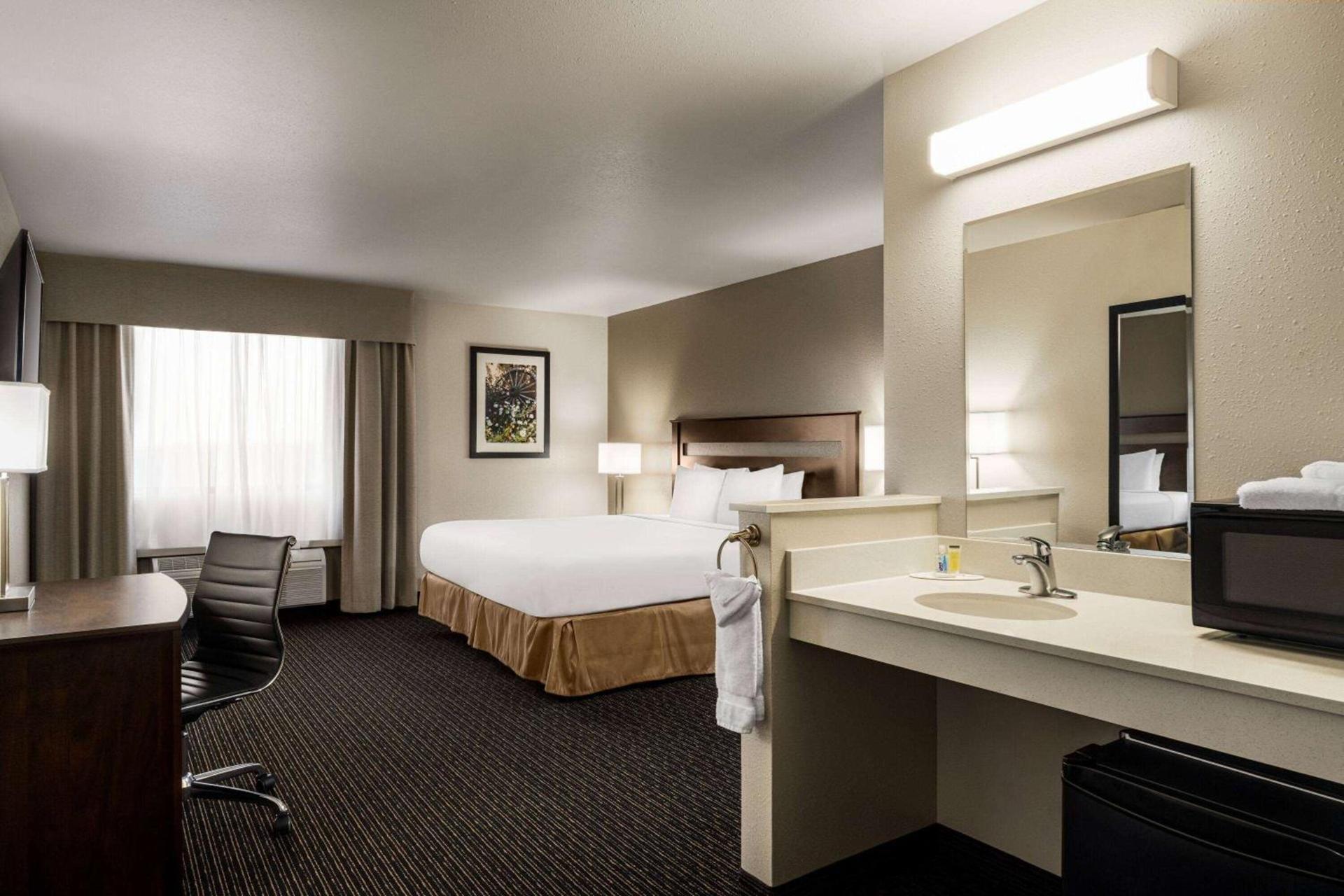 Travelodge by Wyndham Dexter photo 26