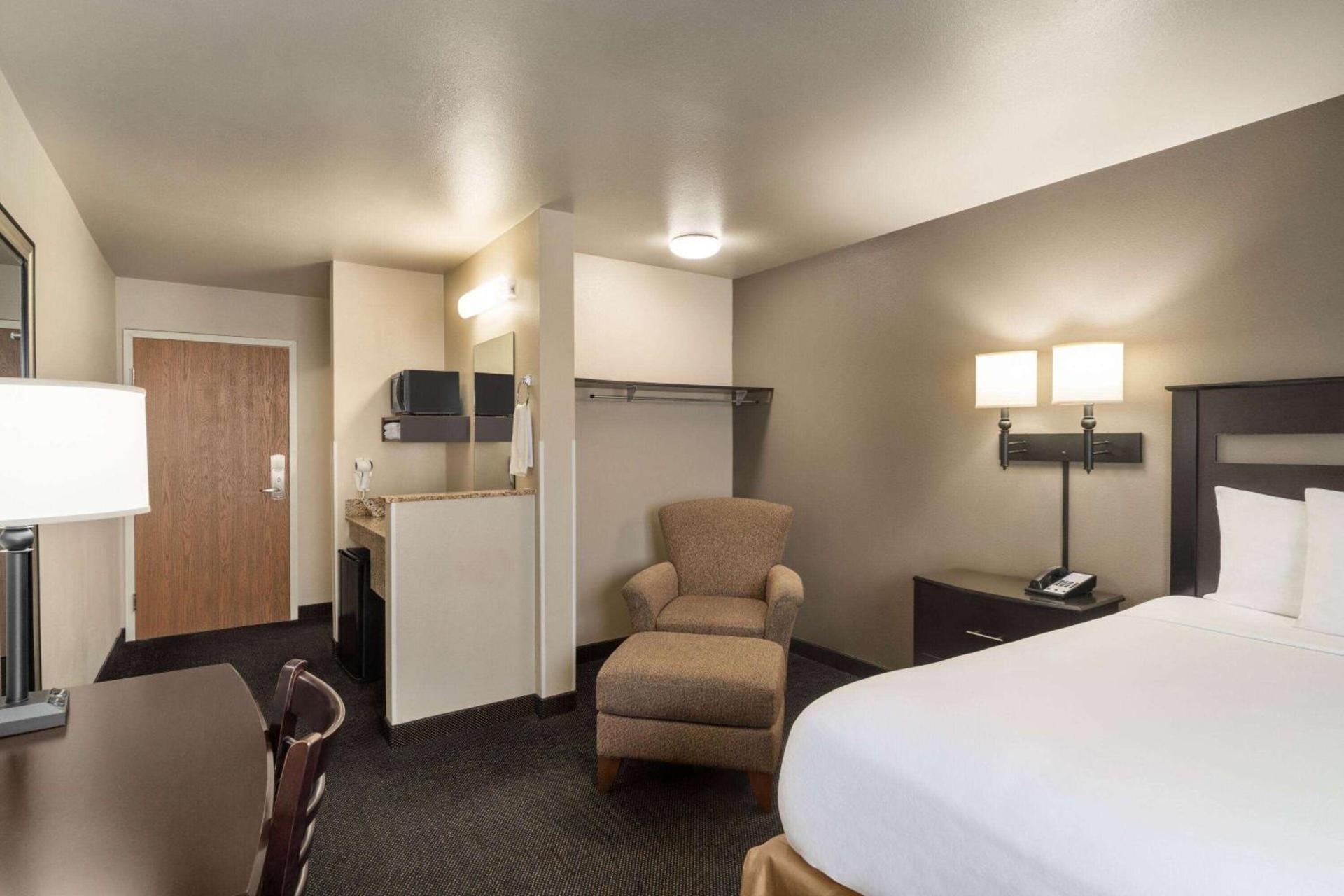 Travelodge by Wyndham Dexter photo 33
