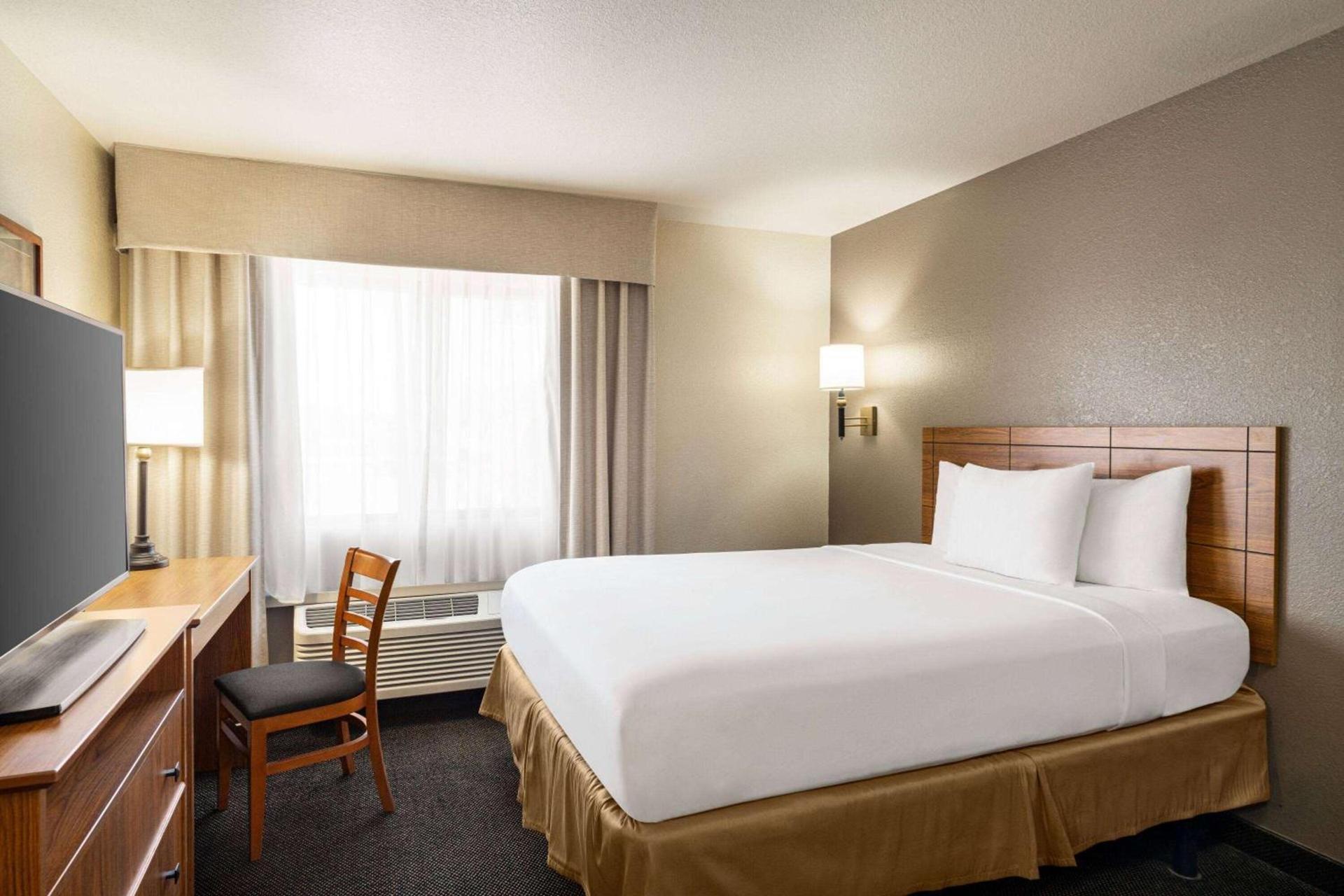 Travelodge by Wyndham Dexter photo 34