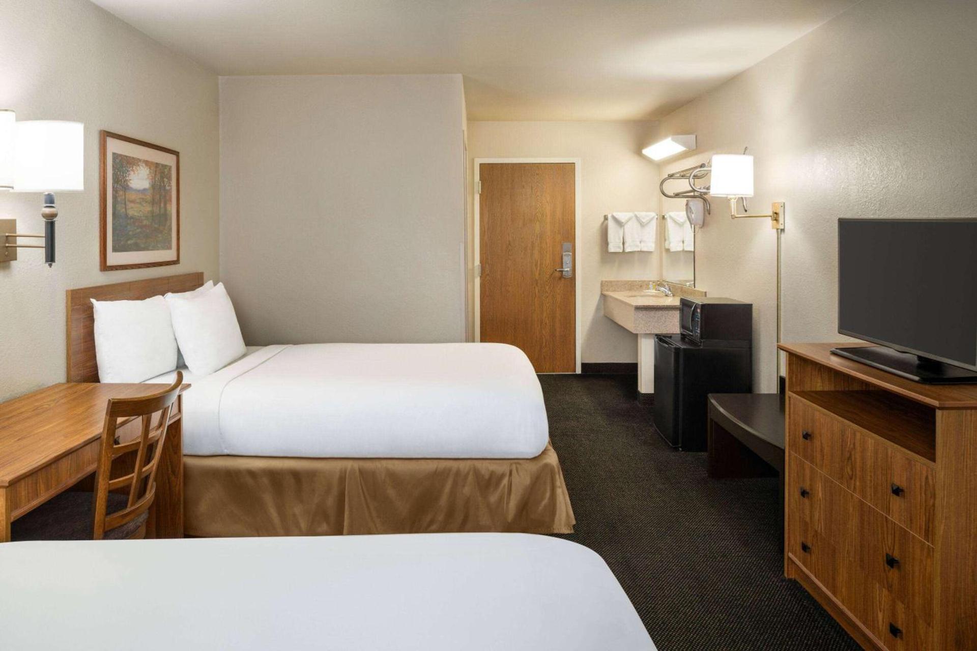 Travelodge by Wyndham Dexter photo 37