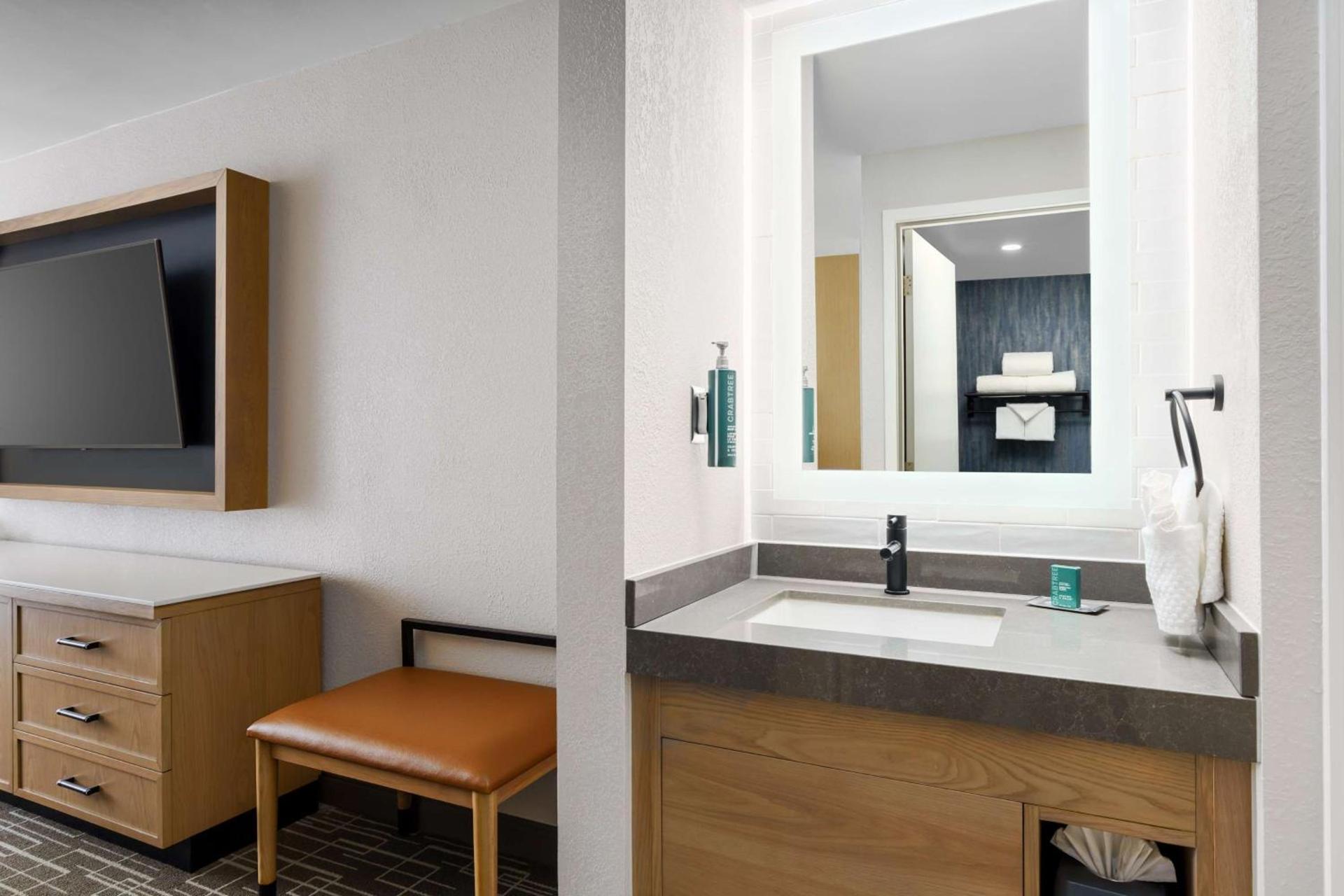 DoubleTree by Hilton Charlotte City Center photo 59