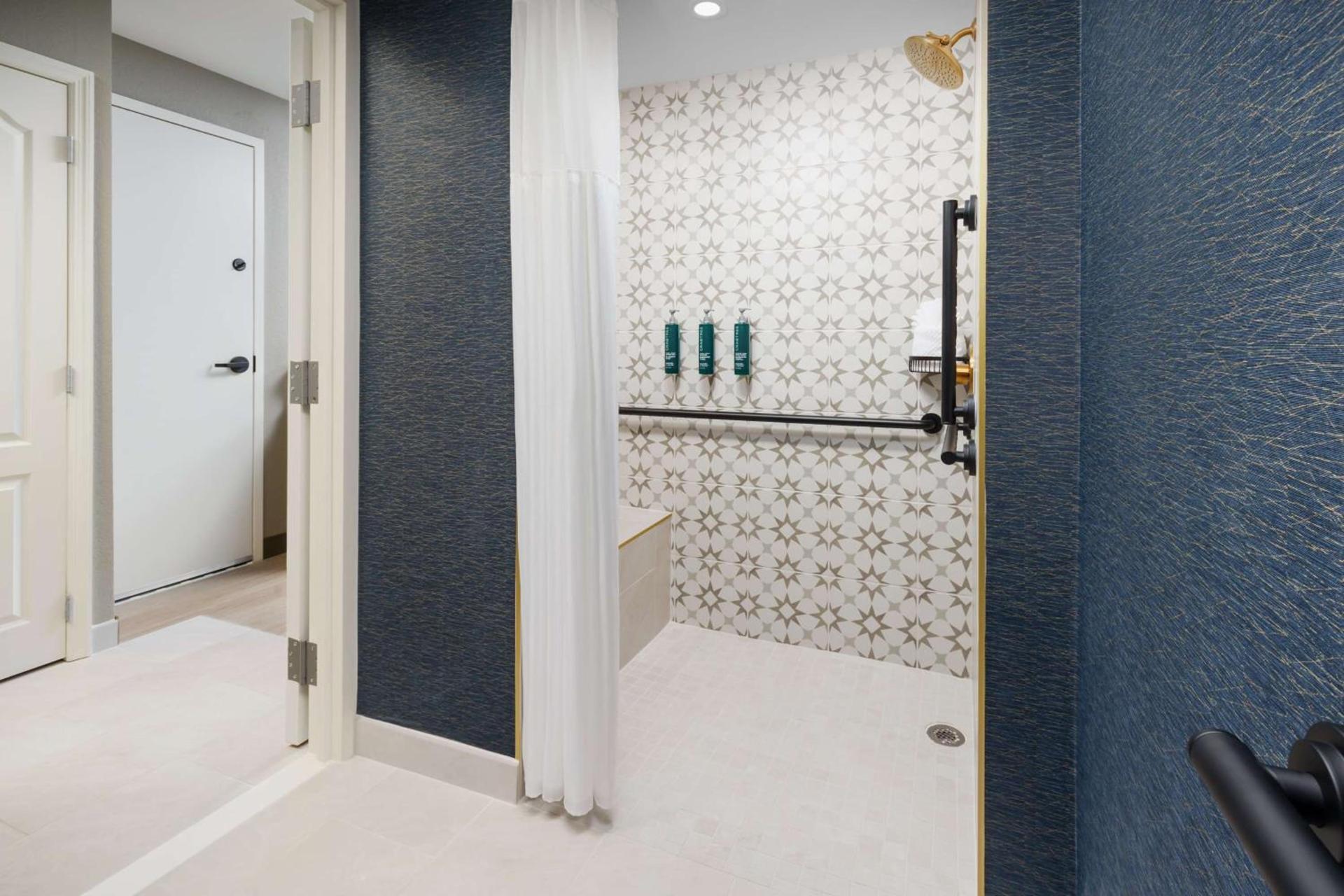 DoubleTree by Hilton Charlotte City Center photo 62