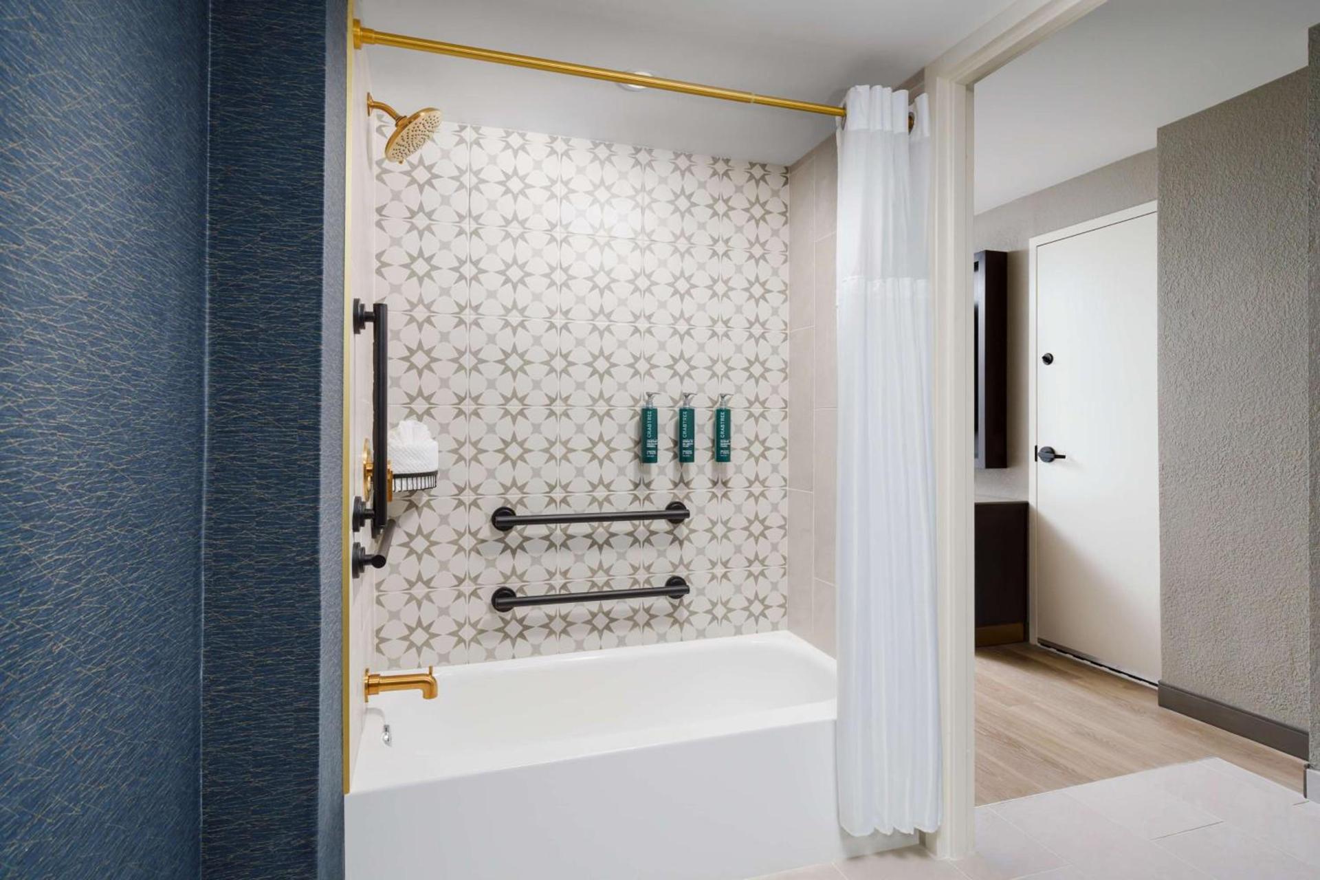 DoubleTree by Hilton Charlotte City Center photo 49
