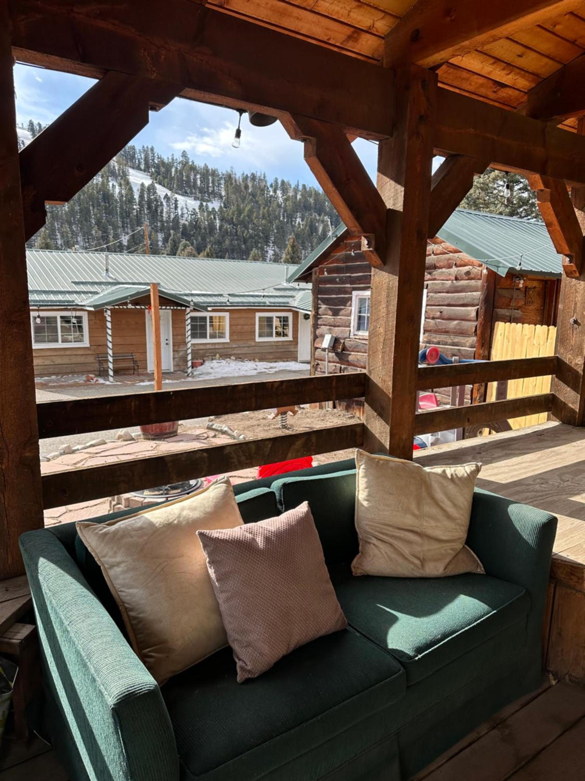 Deer Lodge photo 19