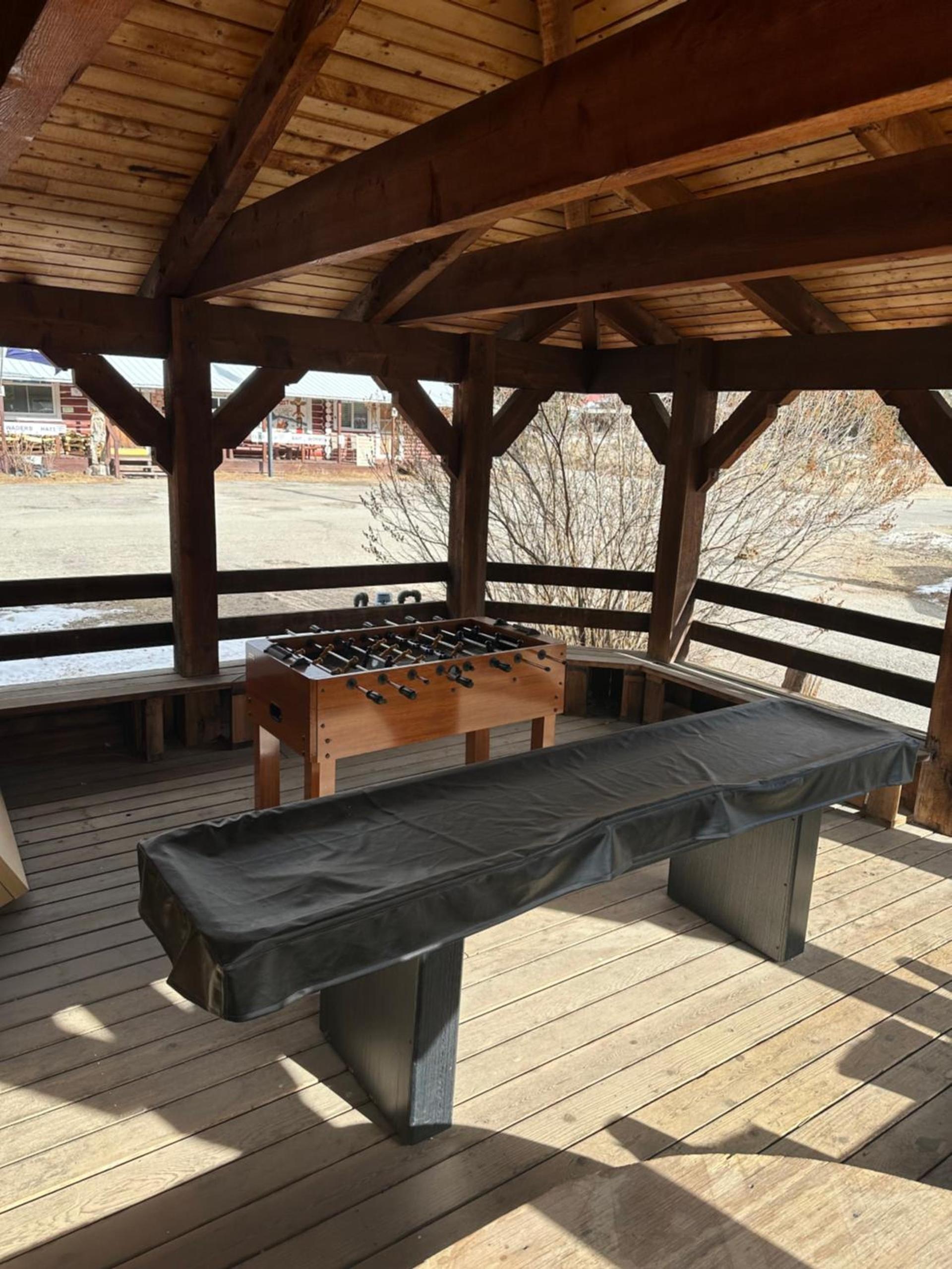 Deer Lodge photo 18