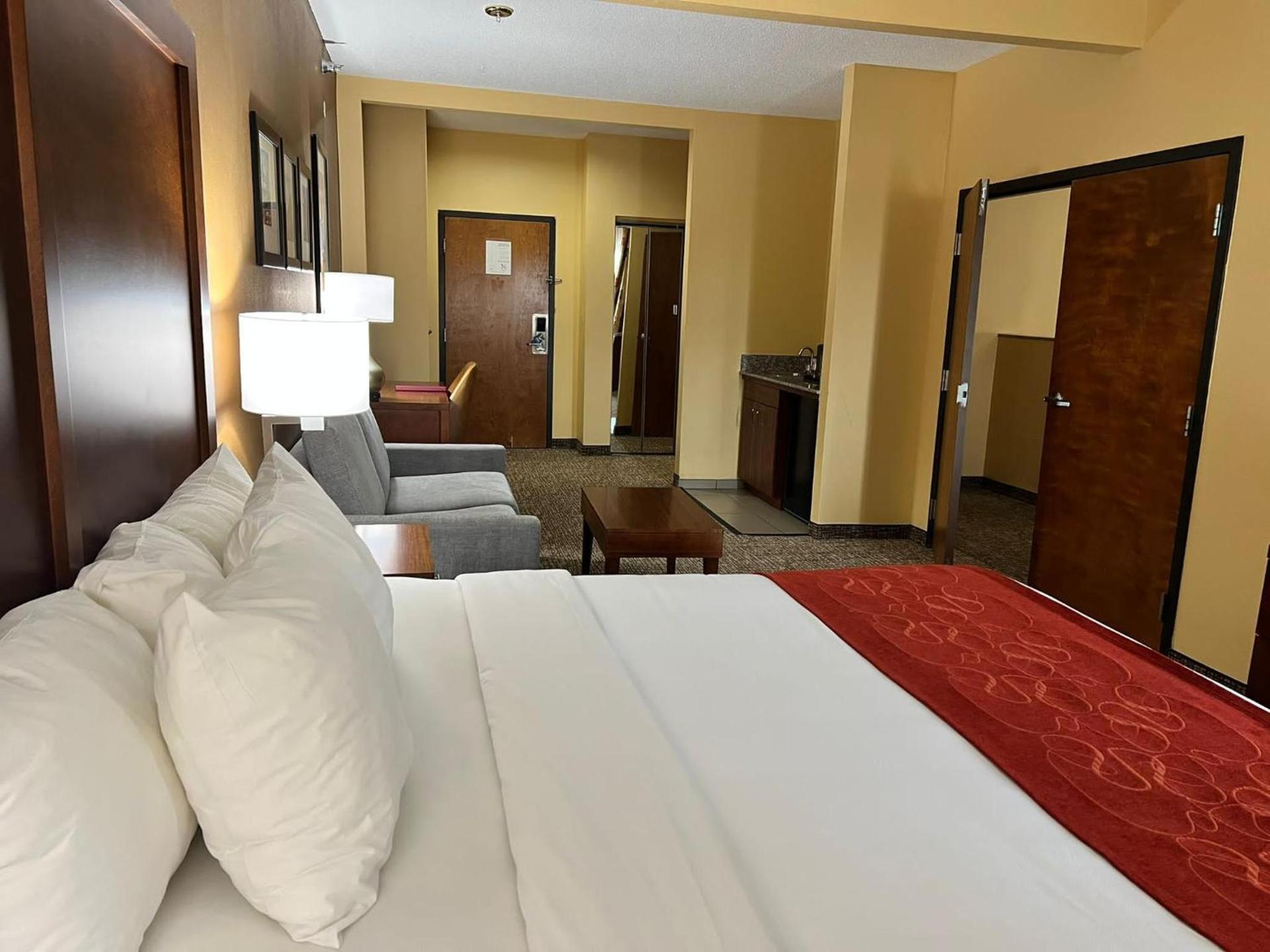 Comfort Suites Louisville East photo 35