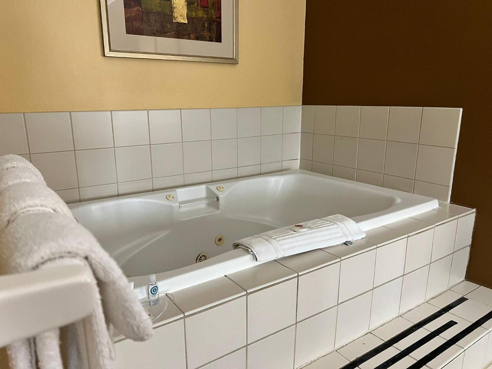 Comfort Suites Louisville East photo 64