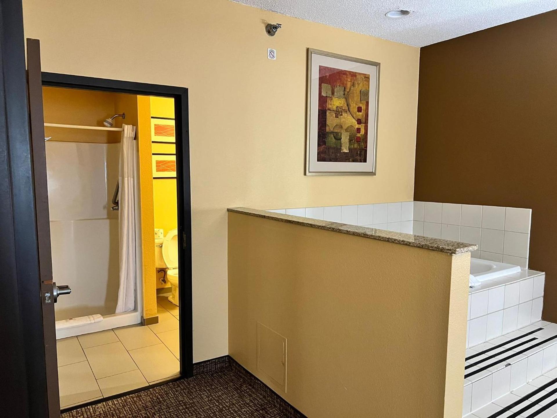 Comfort Suites Louisville East photo 93