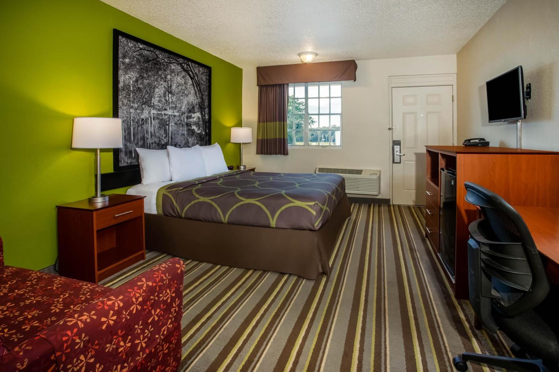 Super 8 by Wyndham Lake City photo 39