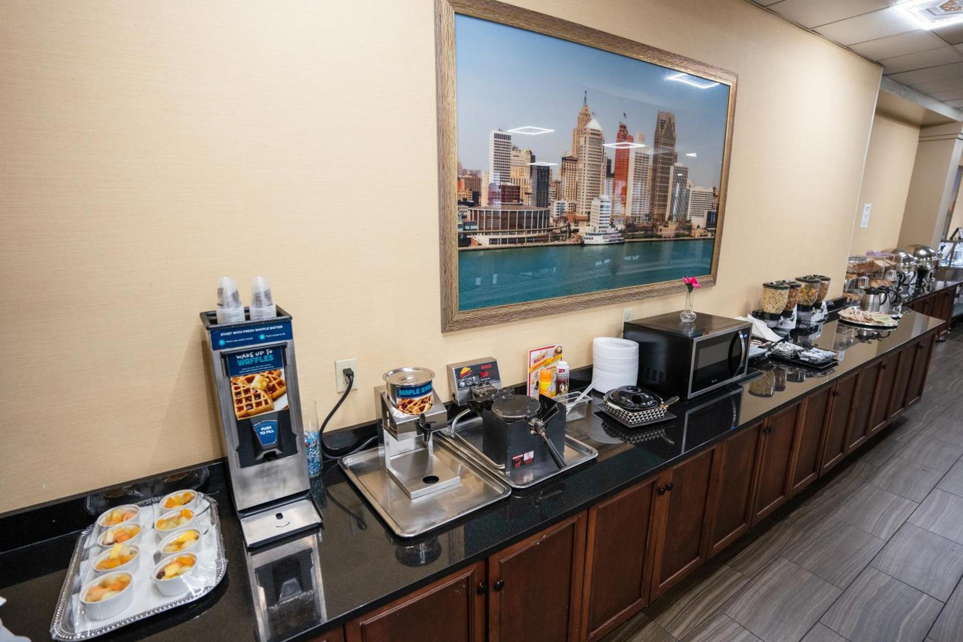 Clarion Hotel Detroit Metro Airport photo 58