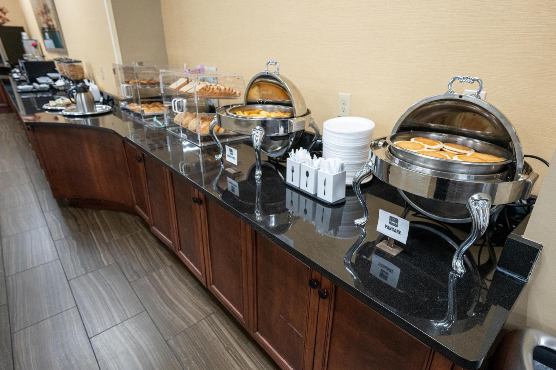 Clarion Hotel Detroit Metro Airport photo 72