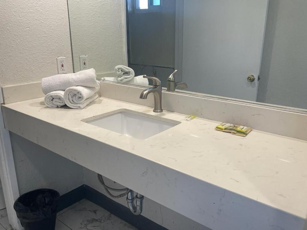 Travel Inn Motel photo 11