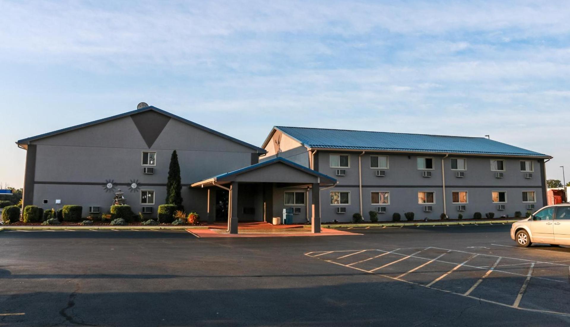Super 8 by Wyndham Indianapolis Emerson photo 16