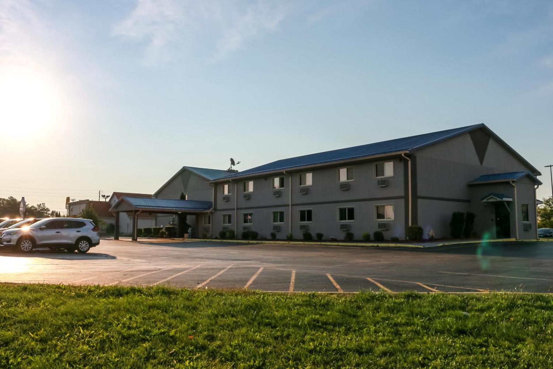 Super 8 by Wyndham Indianapolis Emerson photo 17