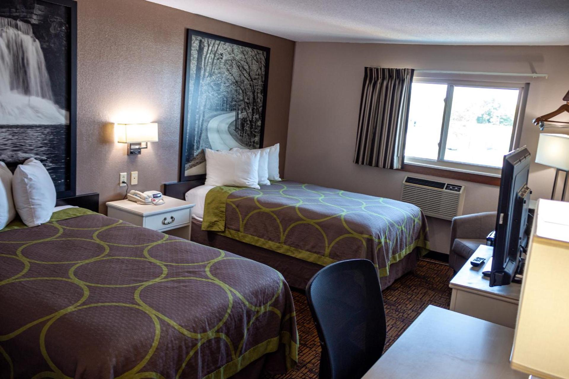 Super 8 by Wyndham Indianapolis Emerson photo 26