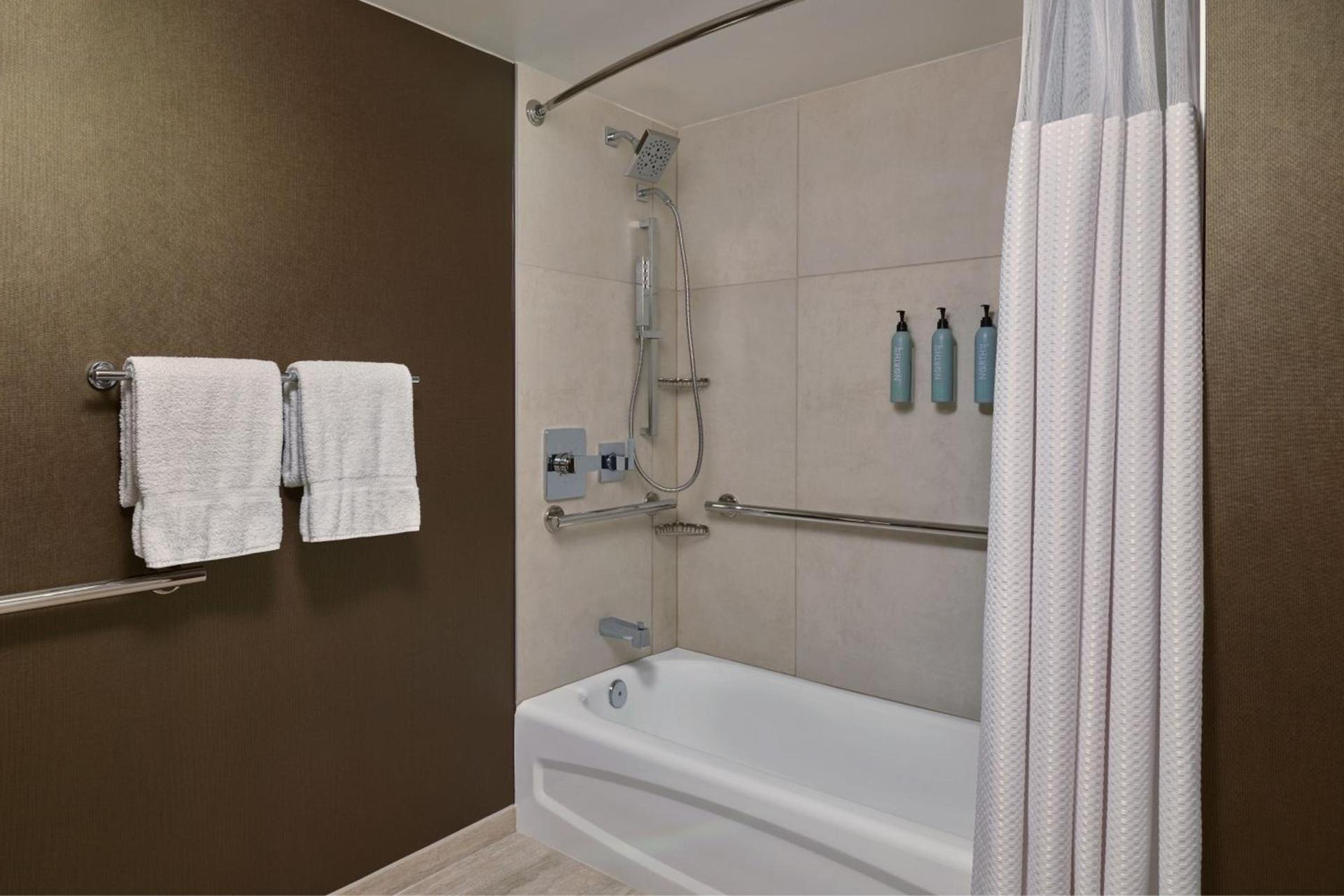 Courtyard by Marriott Los Angeles Pasadena Old Town photo 31