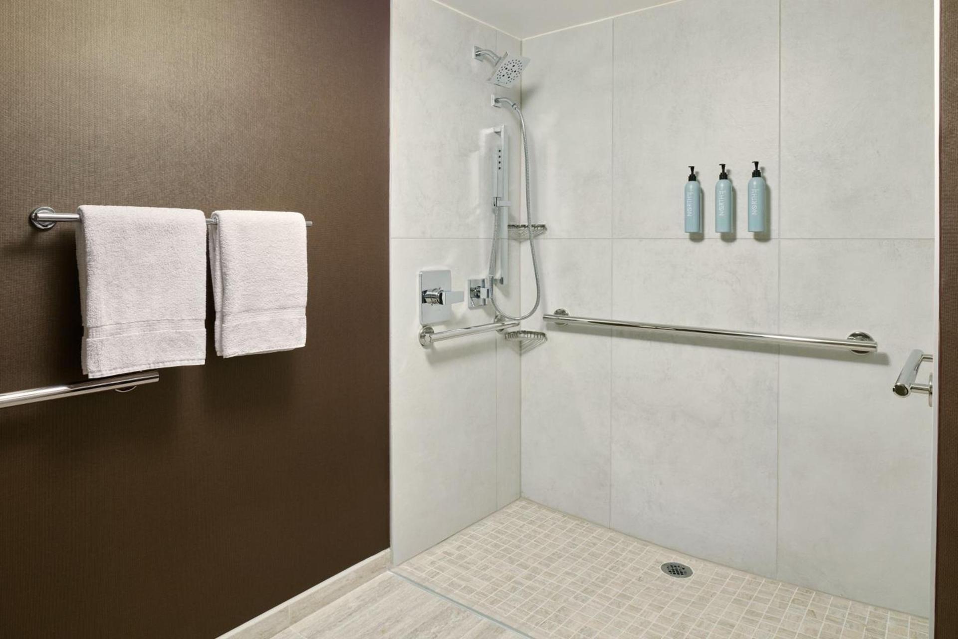 Courtyard by Marriott Los Angeles Pasadena Old Town photo 2