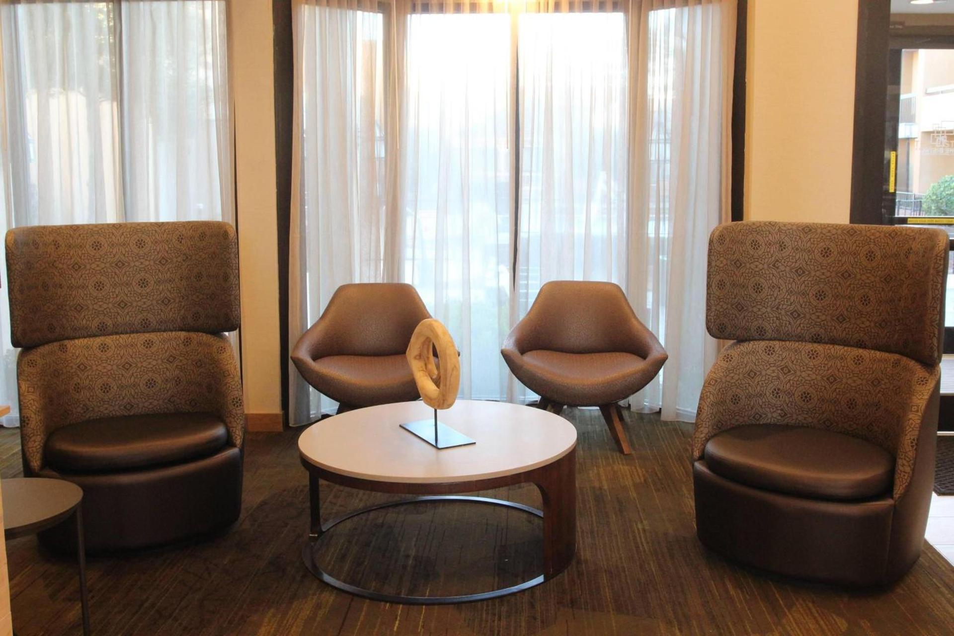 Courtyard by Marriott Atlanta Northlake photo 16