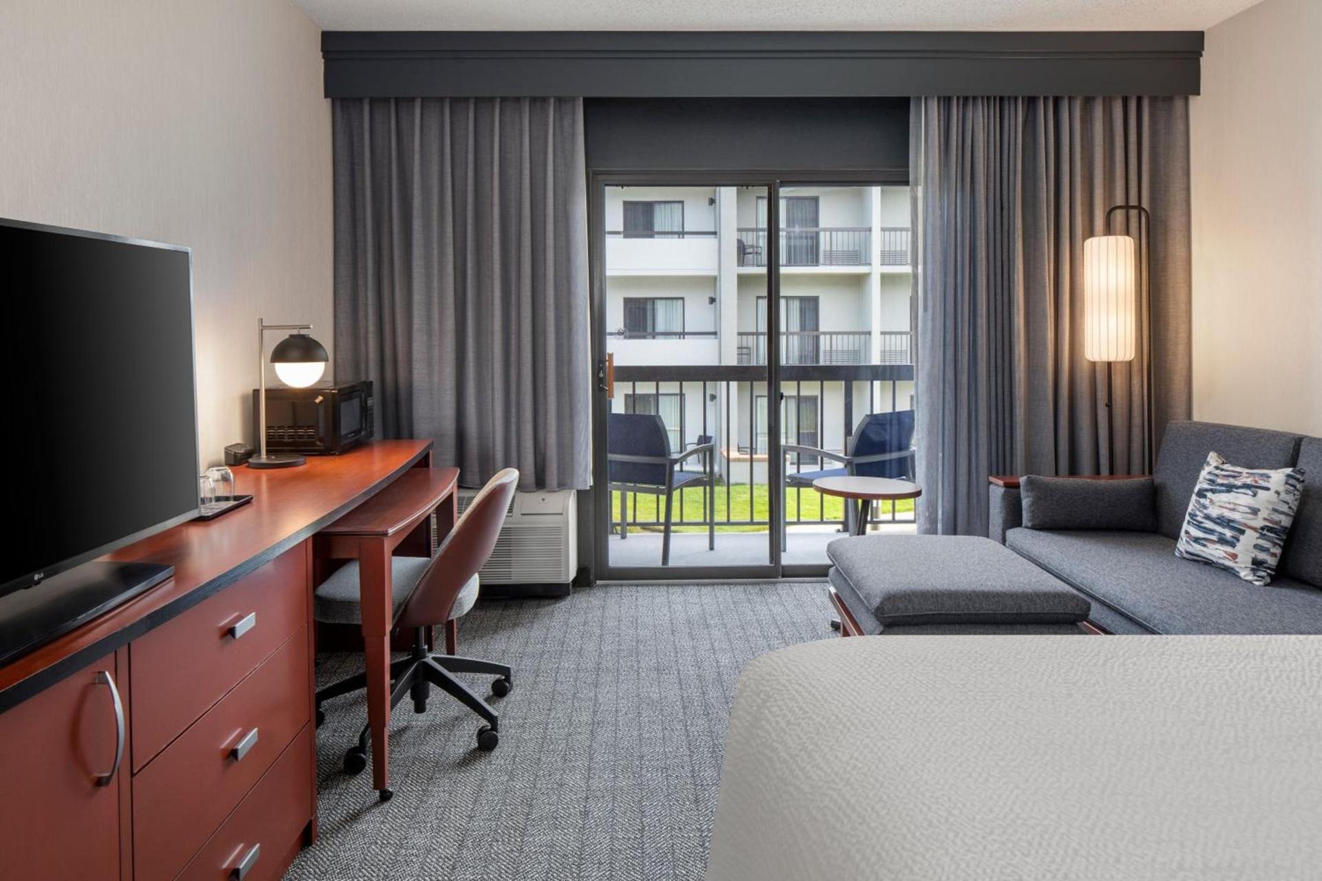 Courtyard by Marriott Chicago Waukegan / Gurnee photo 12