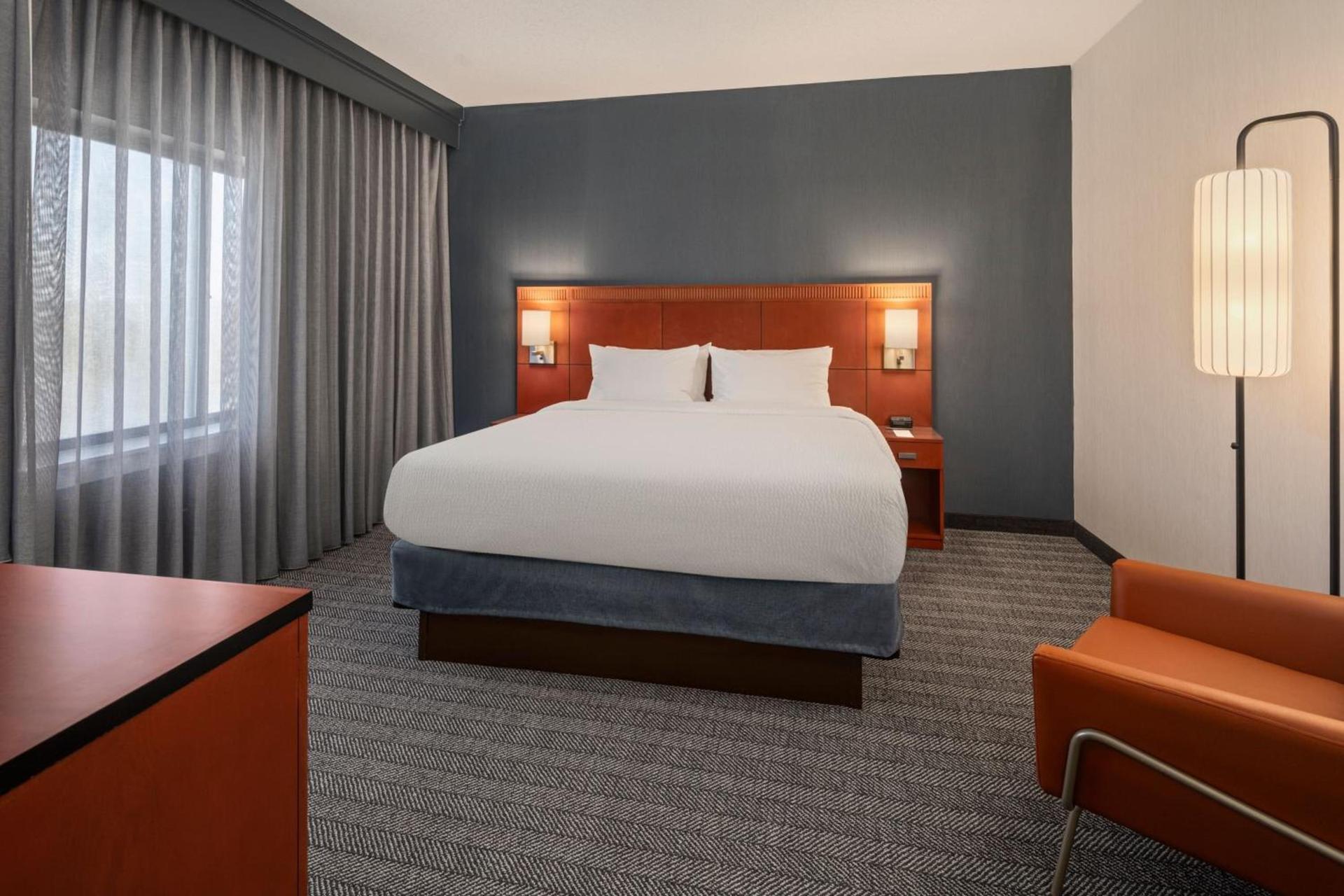 Courtyard by Marriott Chicago Waukegan / Gurnee photo 24