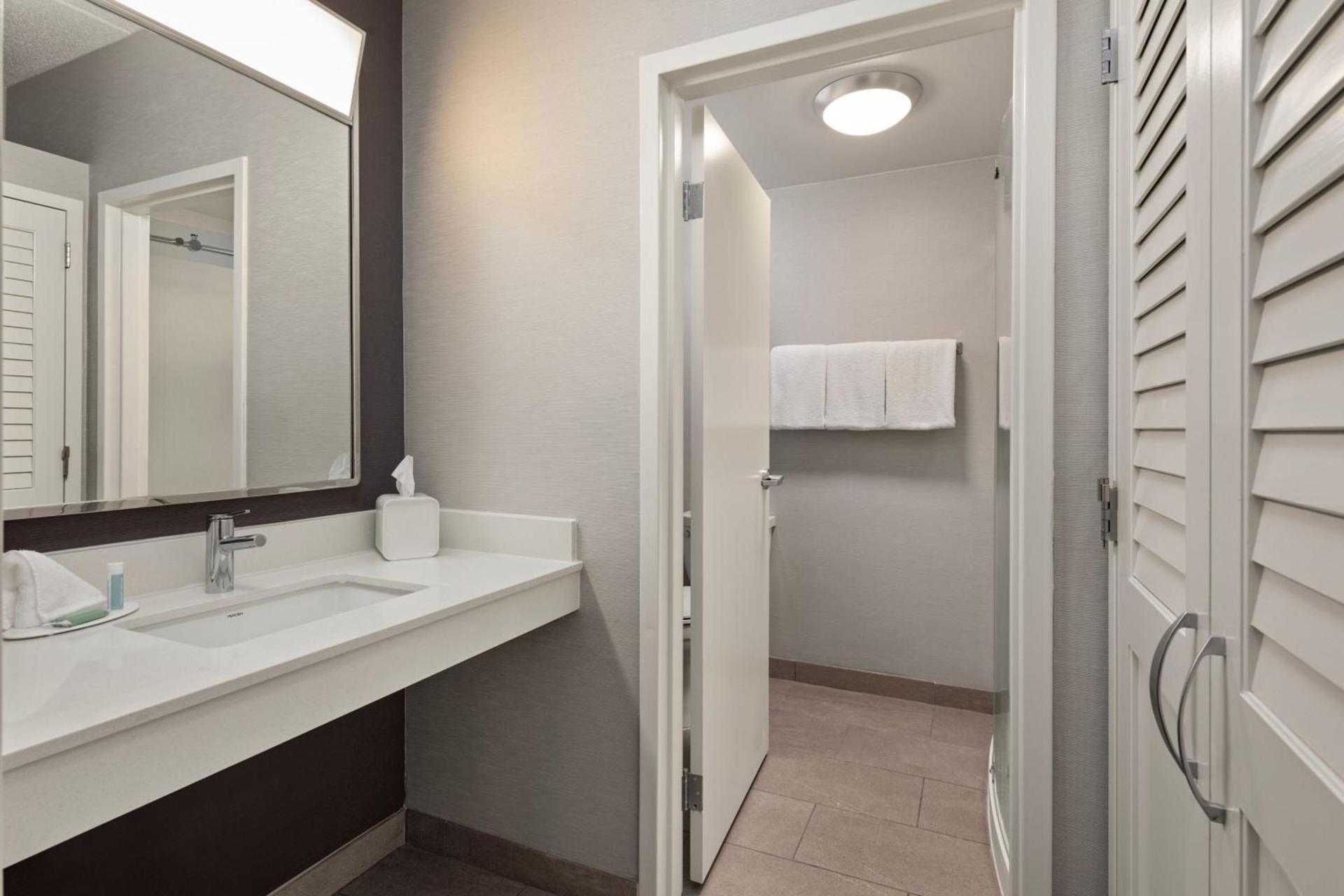 Courtyard by Marriott Chicago Waukegan / Gurnee photo 27