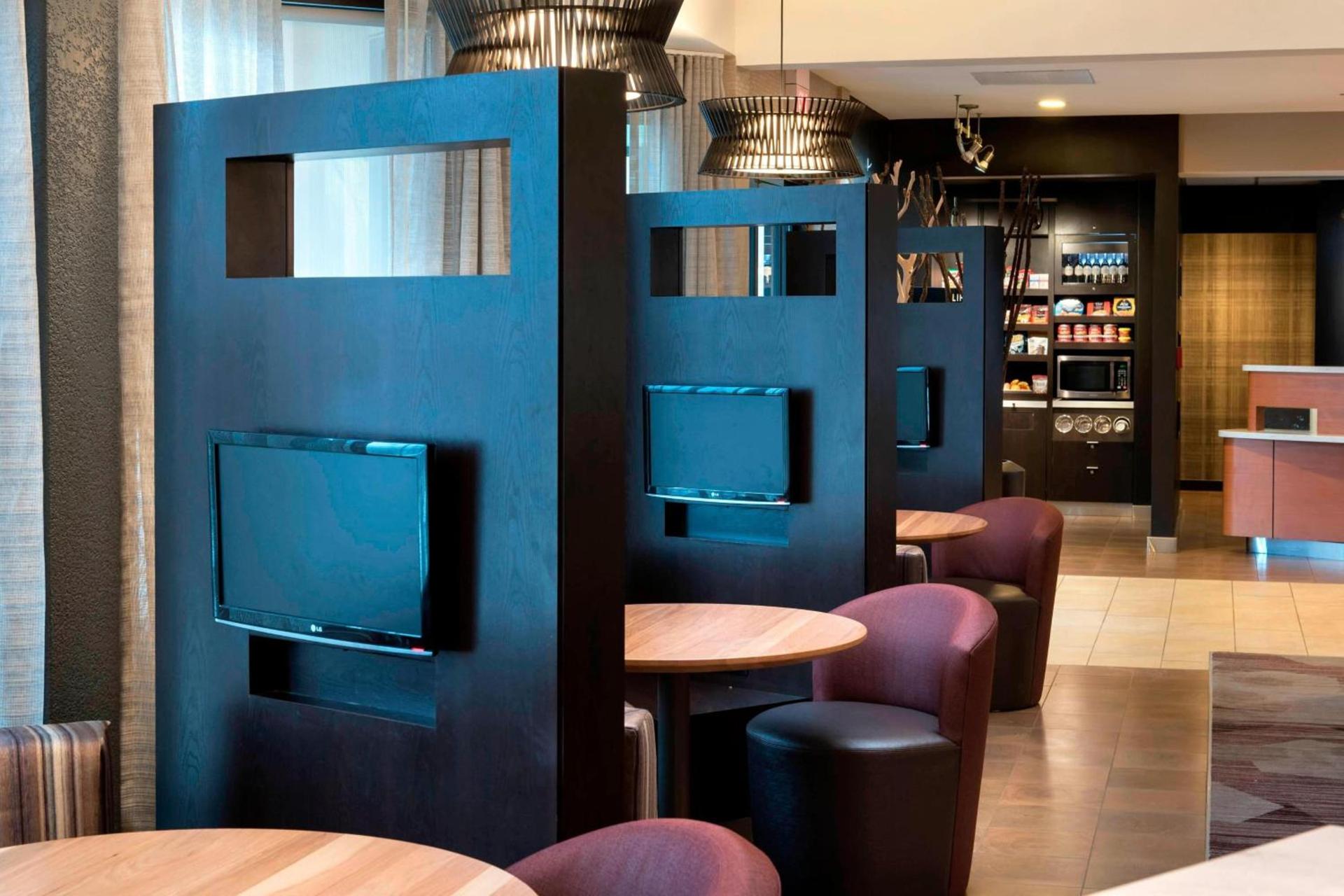 Courtyard by Marriott Chicago Waukegan / Gurnee photo 32