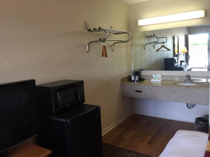 Budget Inn Sanford International Airport photo 25
