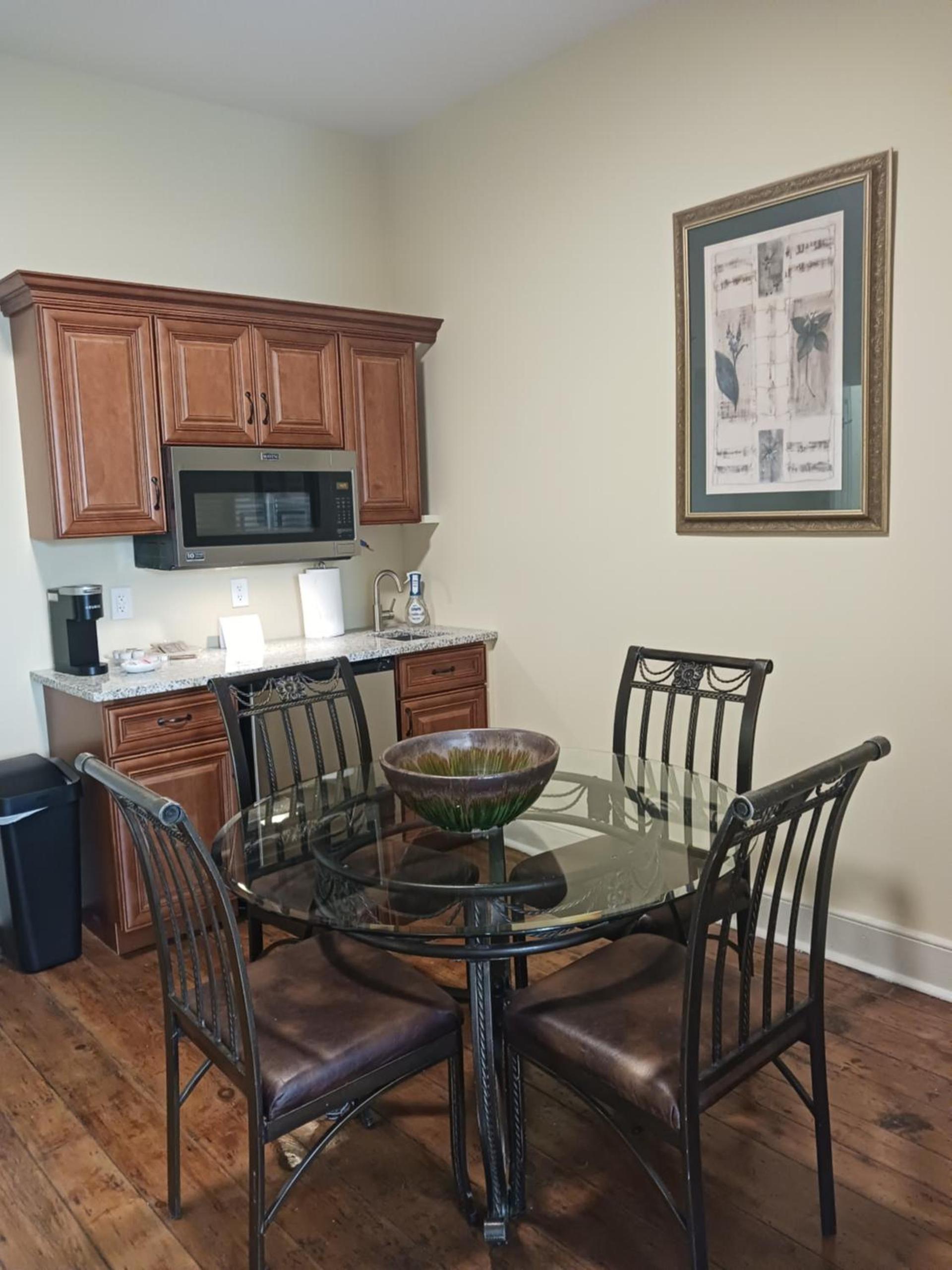 Lee House Inn photo 10