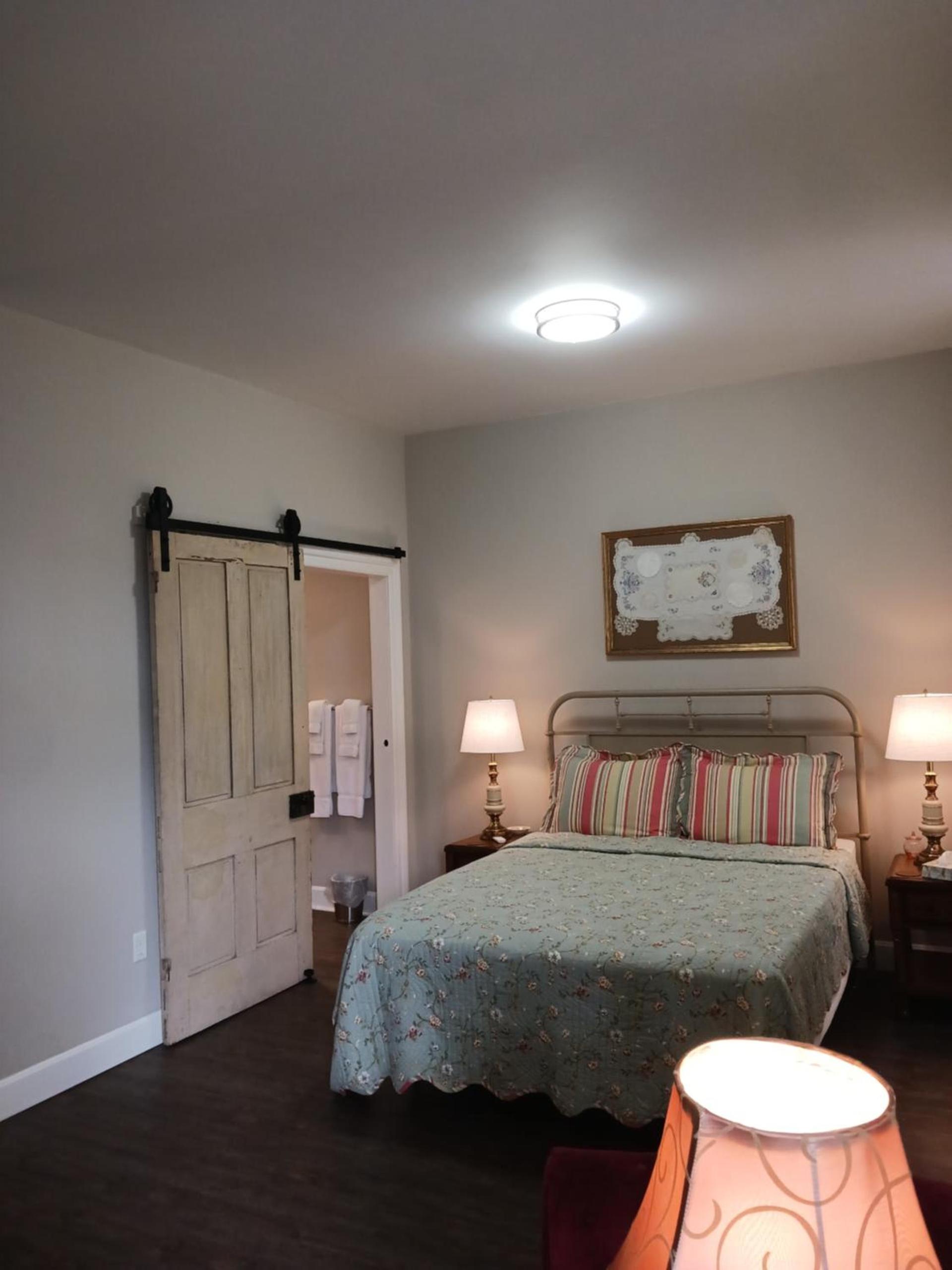 Lee House Inn photo 8