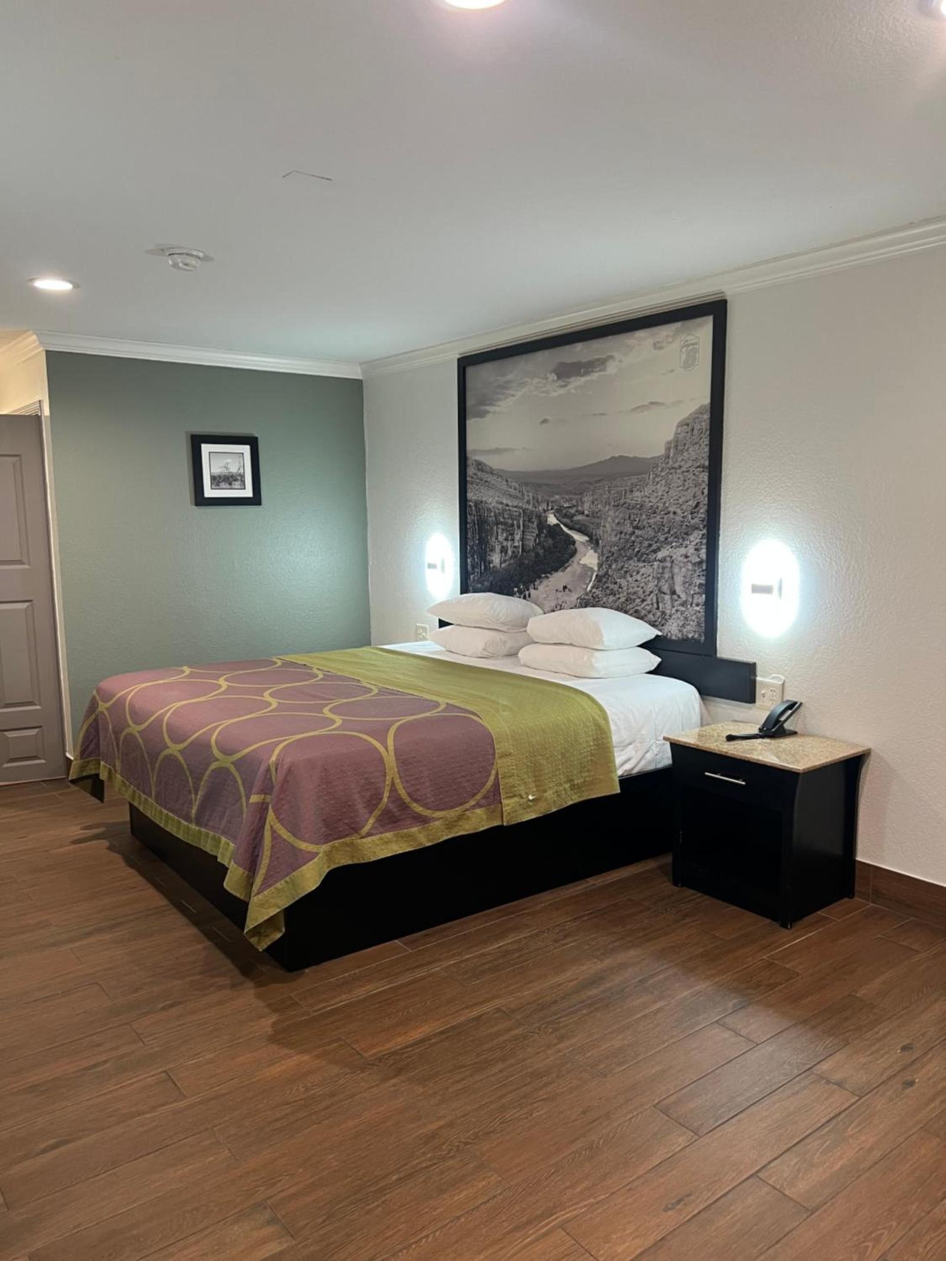 Super 8 by Wyndham McAllen-Downtown-Airport-LA Plaza Mall photo 30