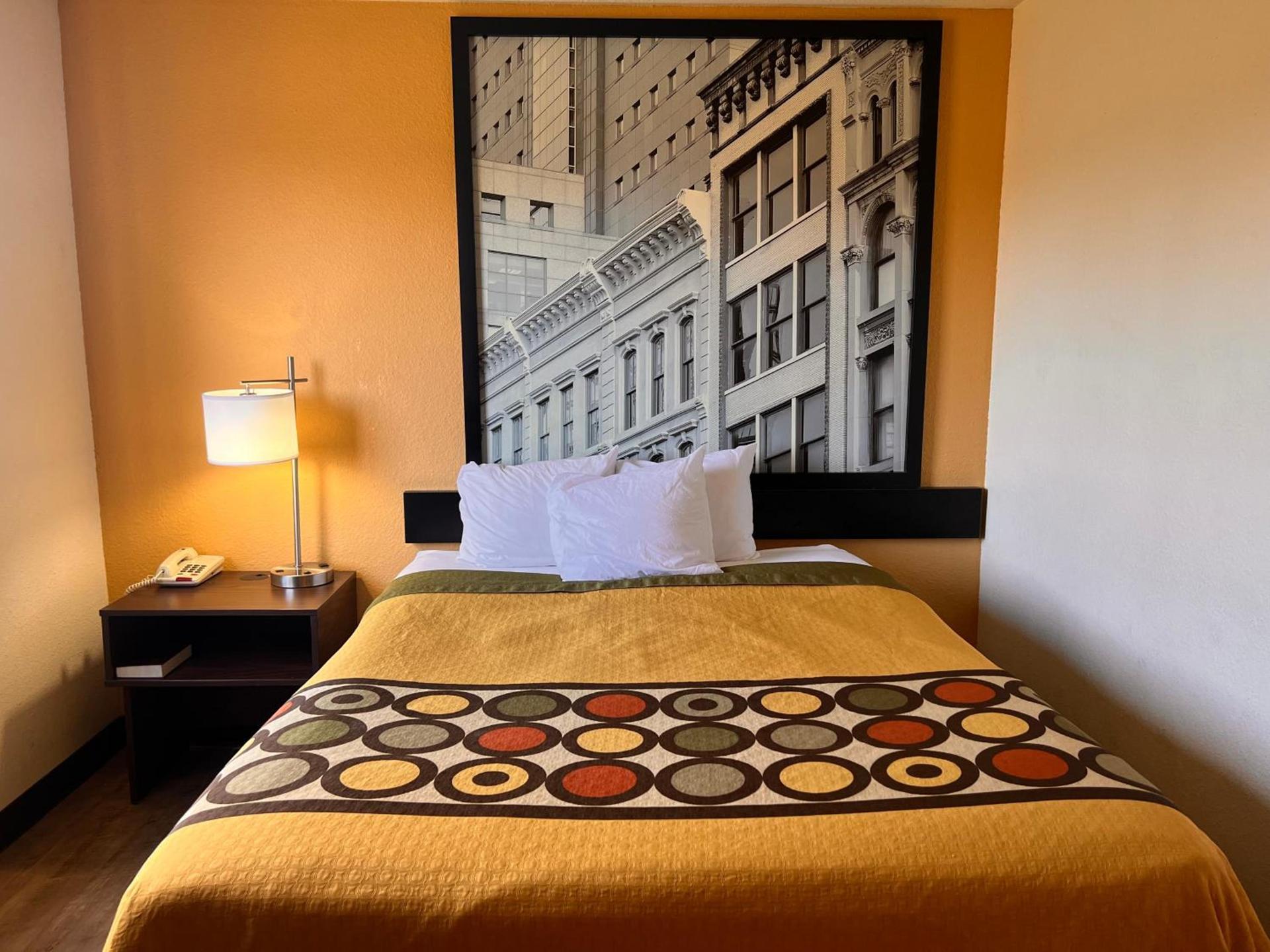 Super 8 by Wyndham Elizabethtown photo 28