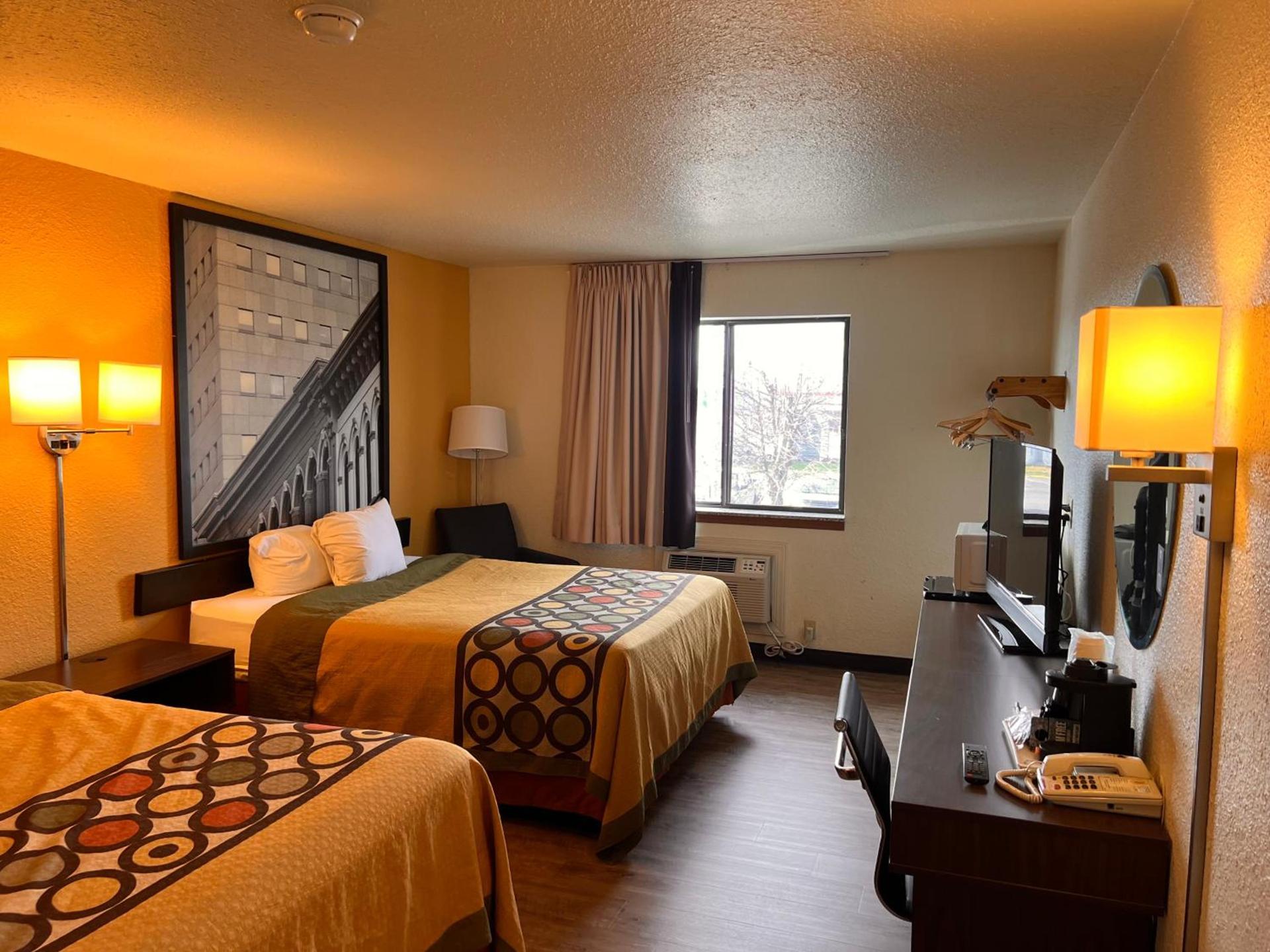 Super 8 by Wyndham Elizabethtown photo 35