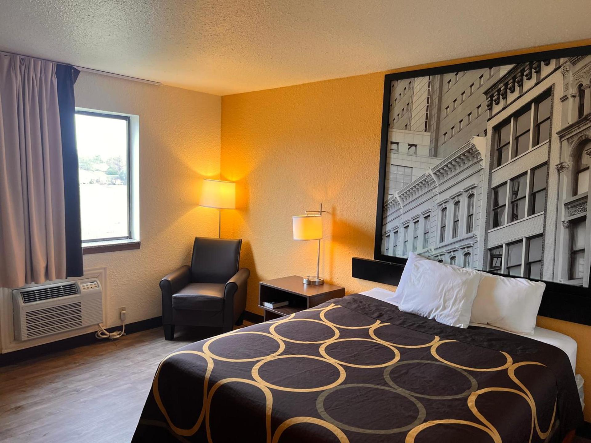 Super 8 by Wyndham Elizabethtown photo 36