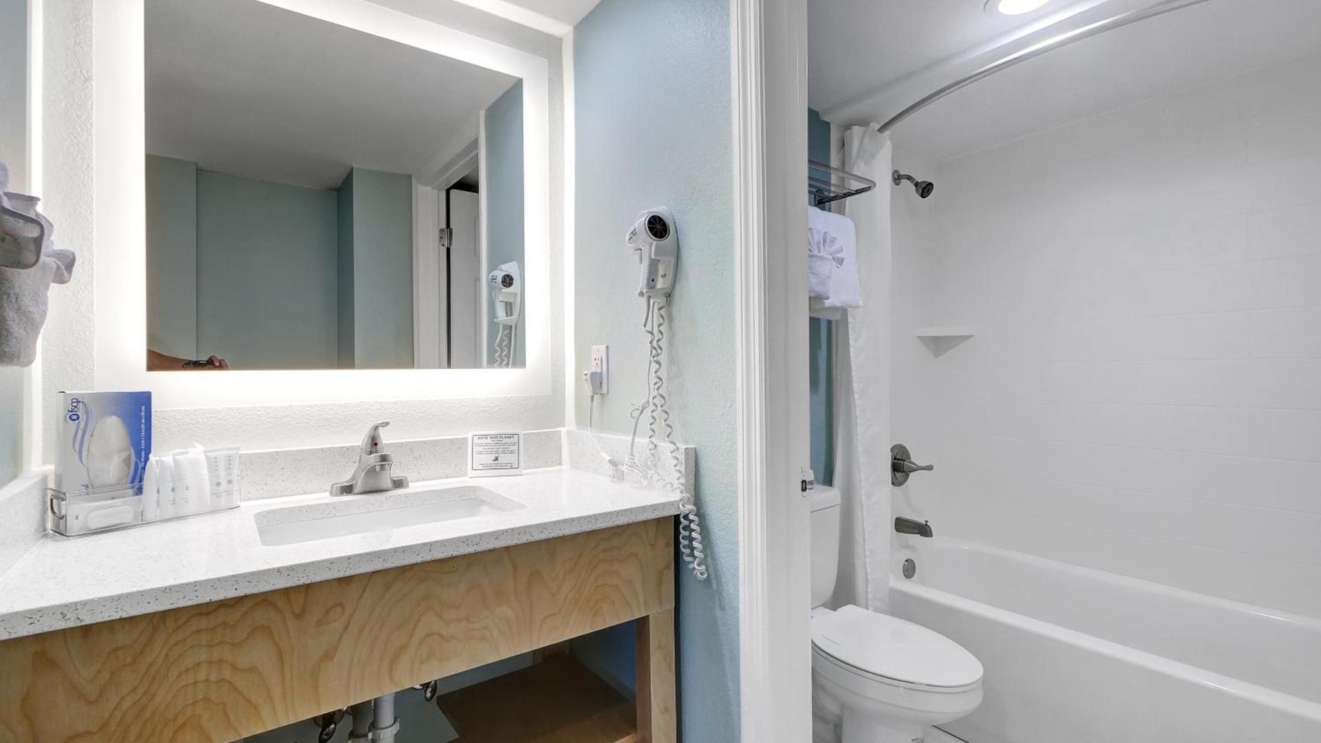 Boardwalk Inn and Suites photo 38