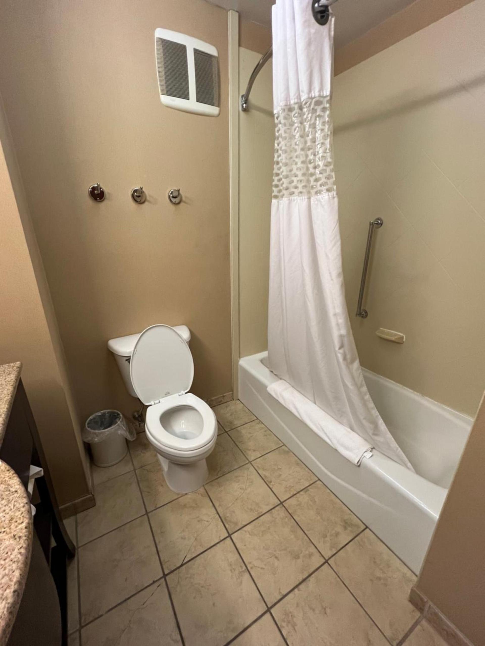 Hampton Inn Bennington photo 37