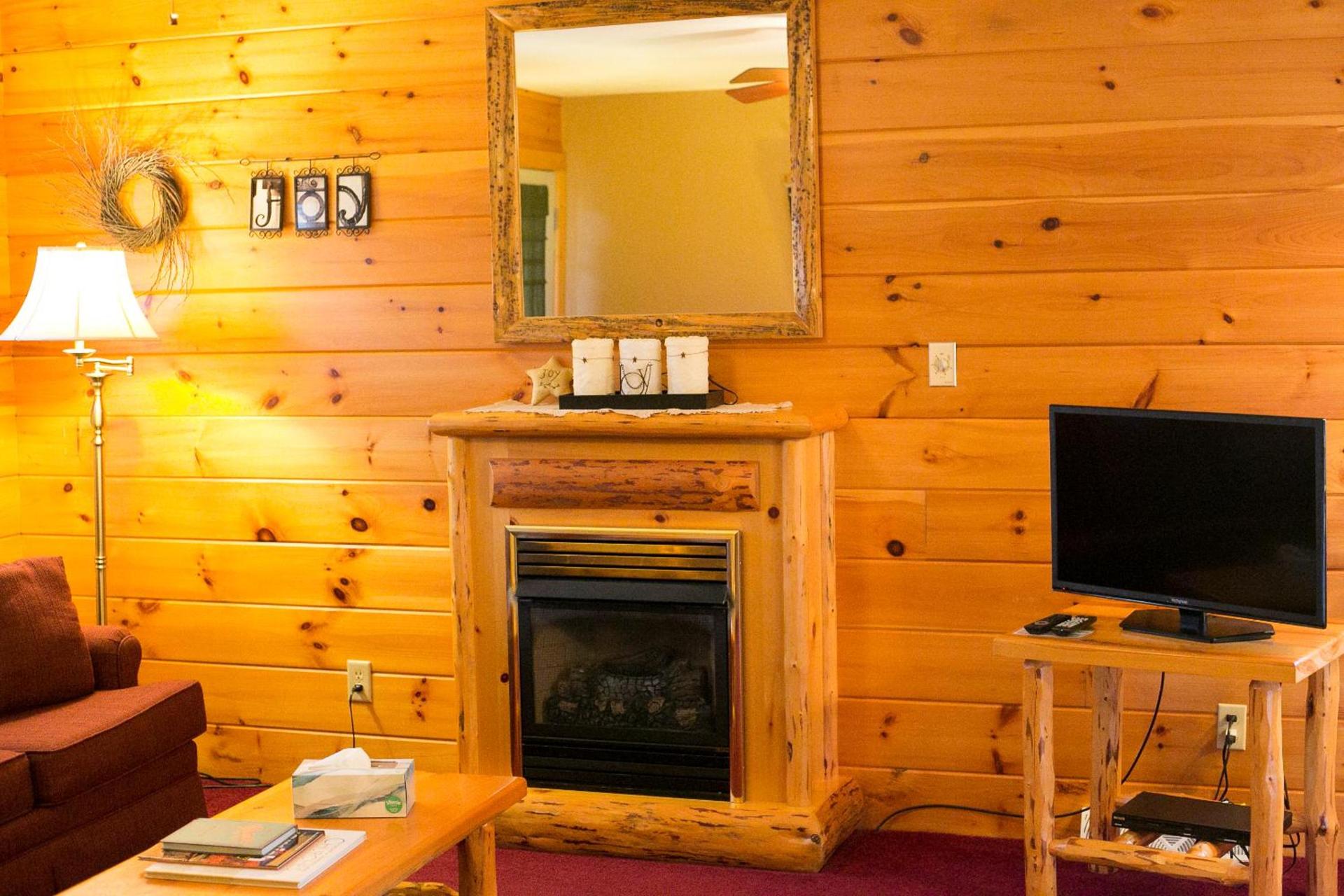 Blessing Lodge by Amish Country Lodging photo 12