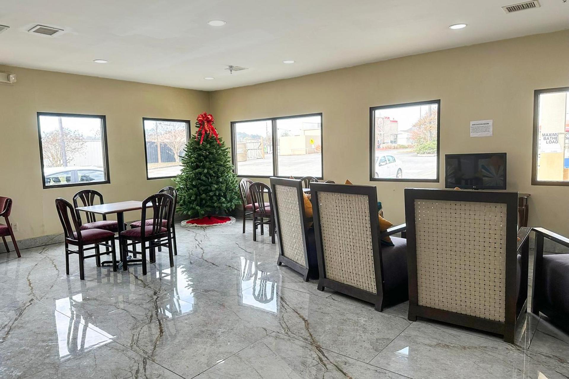 OYO Hotel Rome West GA photo 8
