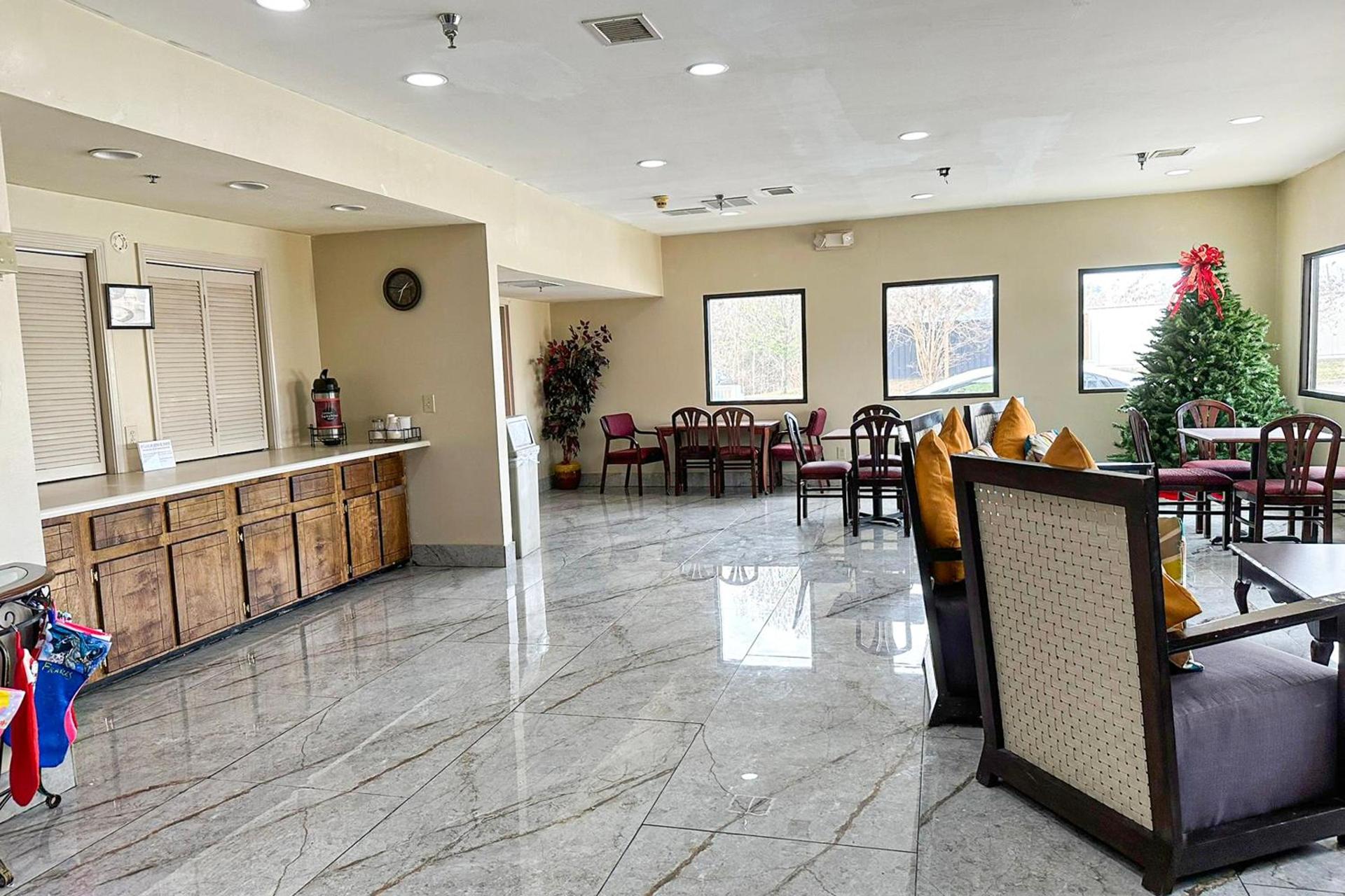 OYO Hotel Rome West GA photo 11