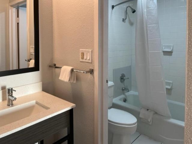 Motel 6 Port Lavaca, TX photo 9