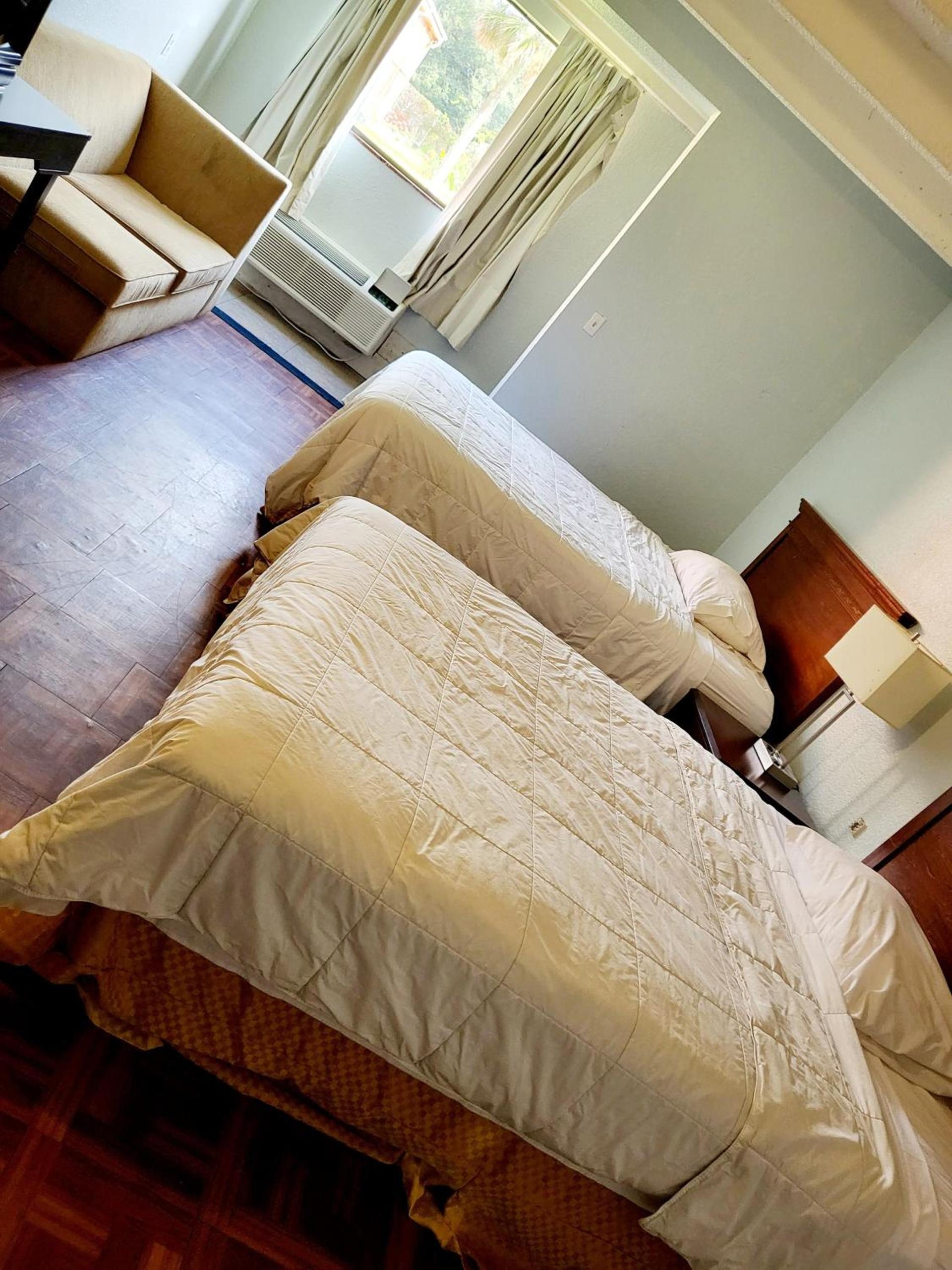 Metro Inn & Suites photo 6