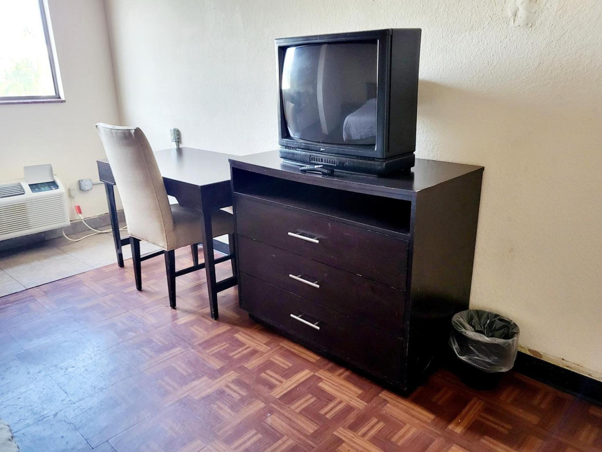 Metro Inn & Suites photo 13