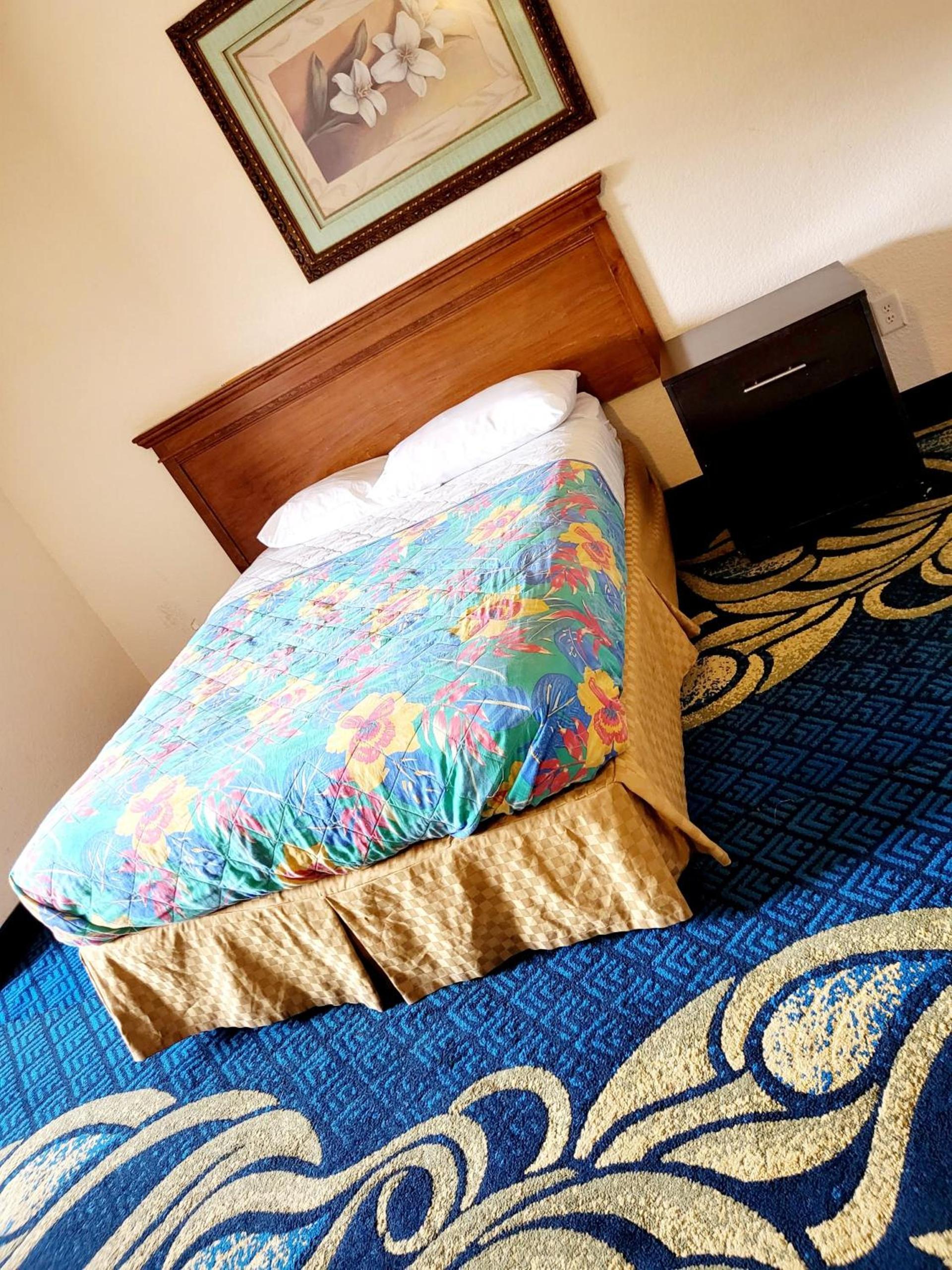 Metro Inn & Suites photo 15
