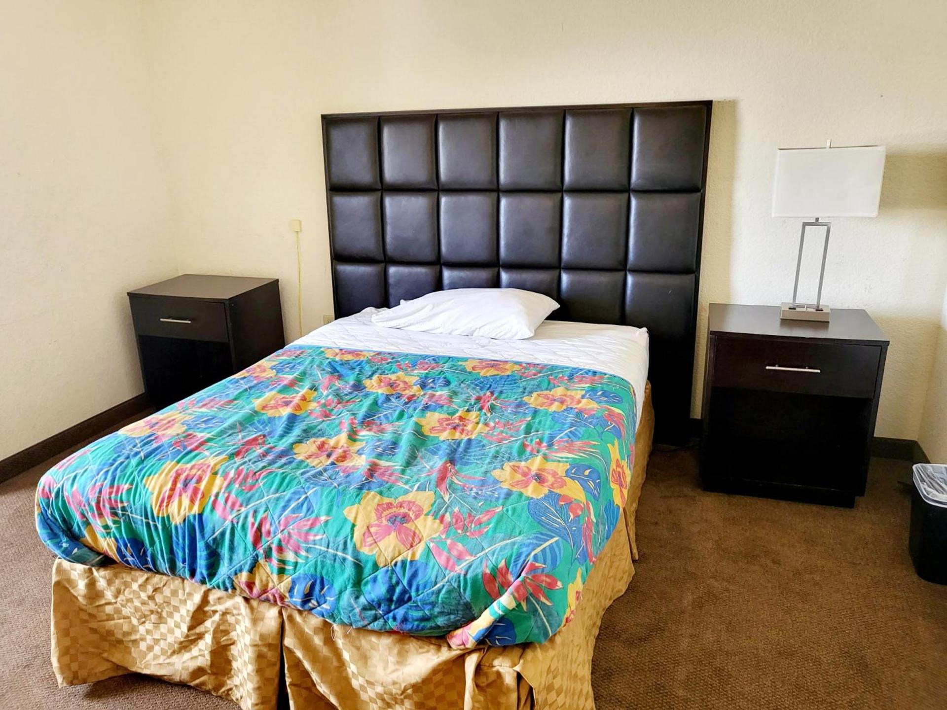 Metro Inn & Suites photo 17